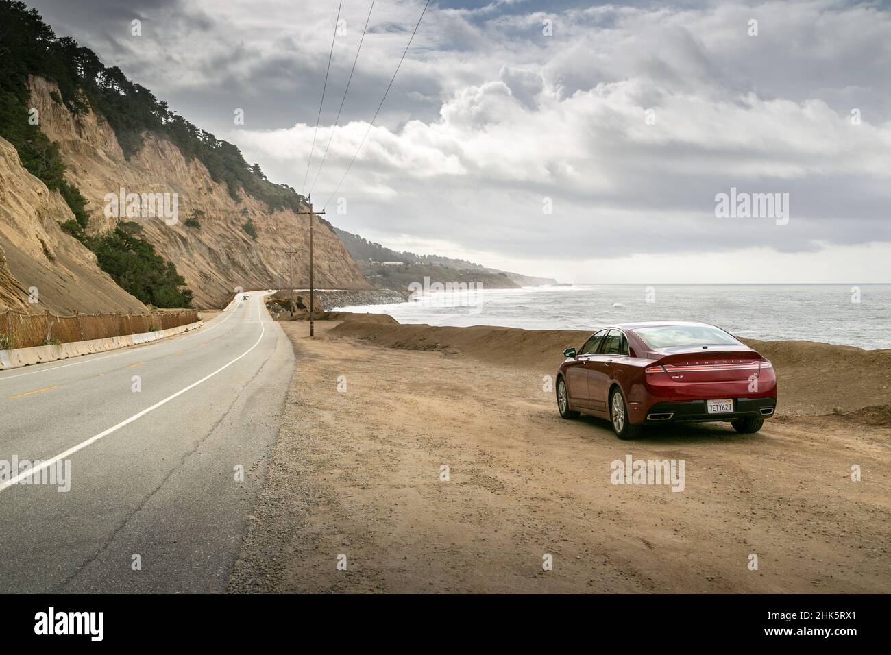 Lincoln MKZ in un viaggio lungo la Pacific Coast Highway in California. Foto Stock