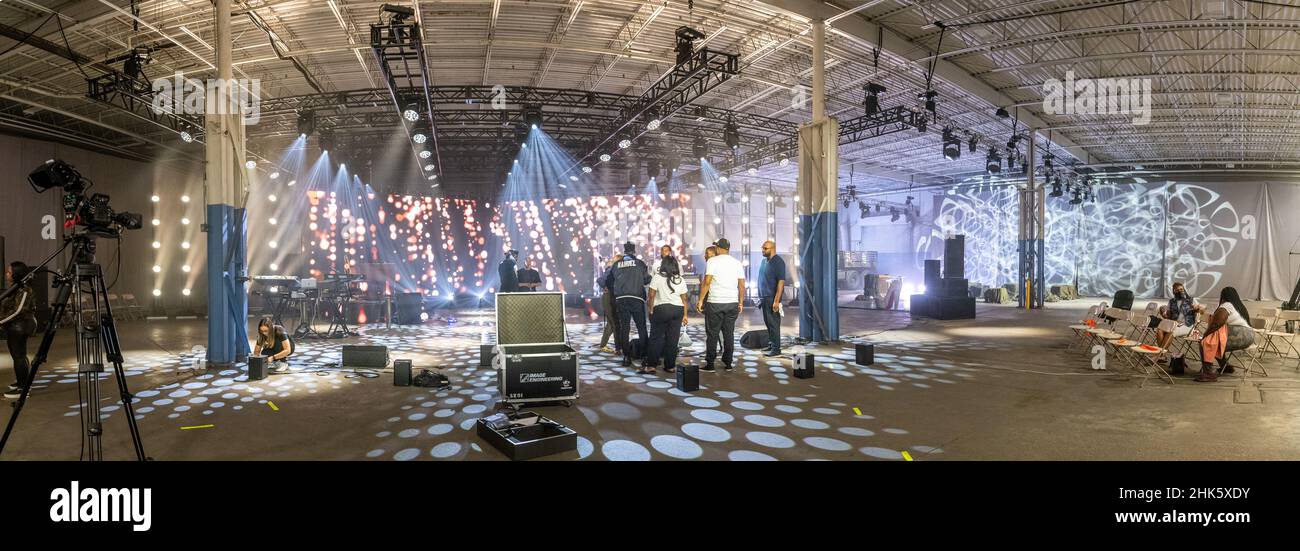 Riprese video ed effetti speciali in un magazzino di produzione di eventi a Curtis Bay, MD Foto Stock