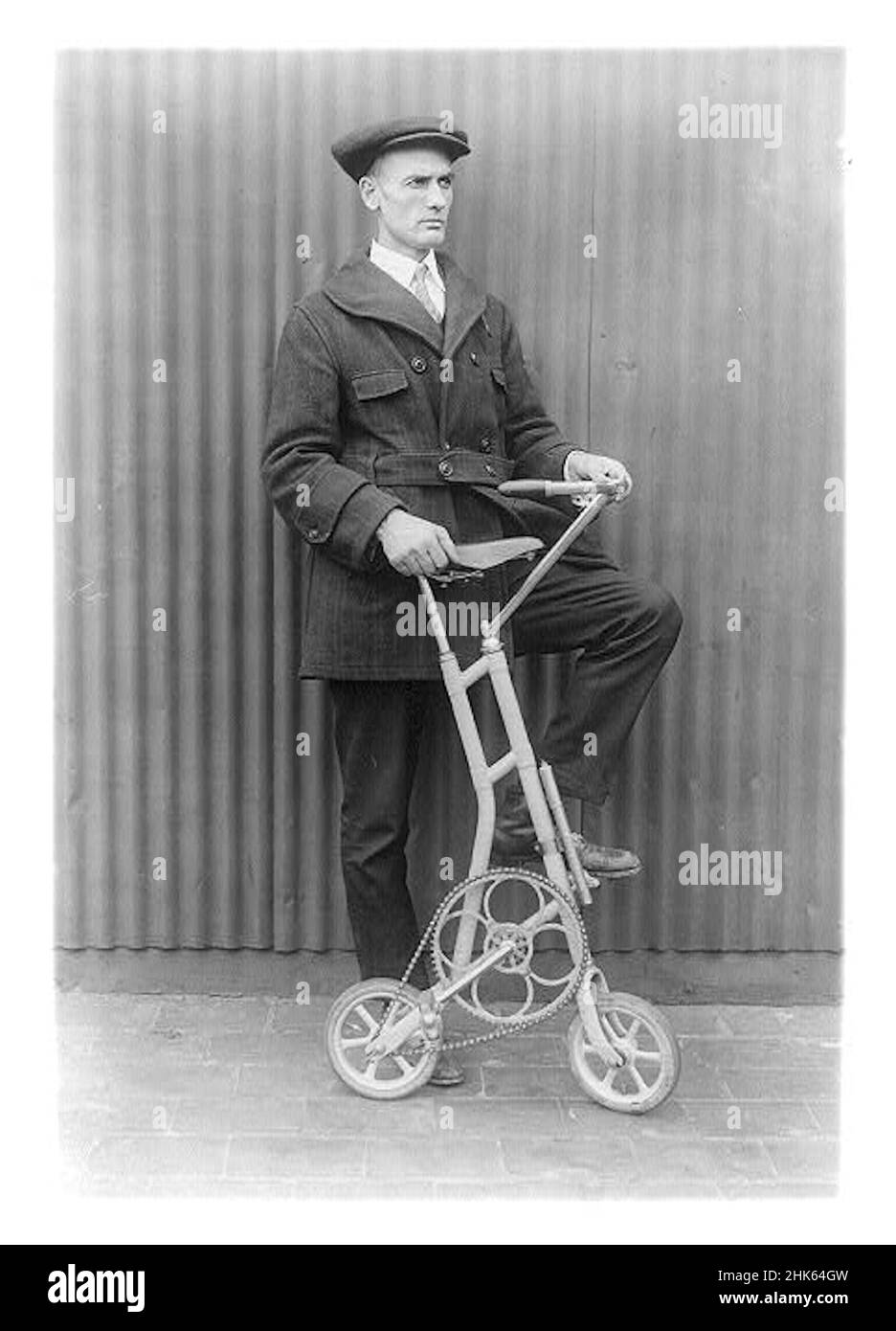 La nuova bicicletta aiuta a risolvere il problema del transito - 1920 Foto Stock