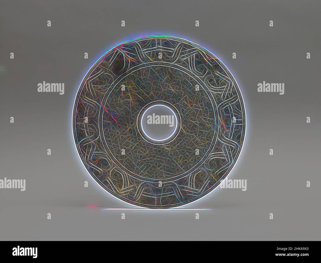 Ispirato da un oggetto rituale sotto forma di un disco anulare (bi), cinese, dinastia Han occidentale, 206 BC-ad 9, 2nd-1st secolo AC, Giada (nefrite), Cina, Asia, Giada, diametro: 9 1/4 poll. (23,5 cm, riimmaginato da Artotop. L'arte classica reinventata con un tocco moderno. Design di calda e allegra luminosità e di raggi di luce. La fotografia si ispira al surrealismo e al futurismo, abbracciando l'energia dinamica della tecnologia moderna, del movimento, della velocità e rivoluzionando la cultura Foto Stock
