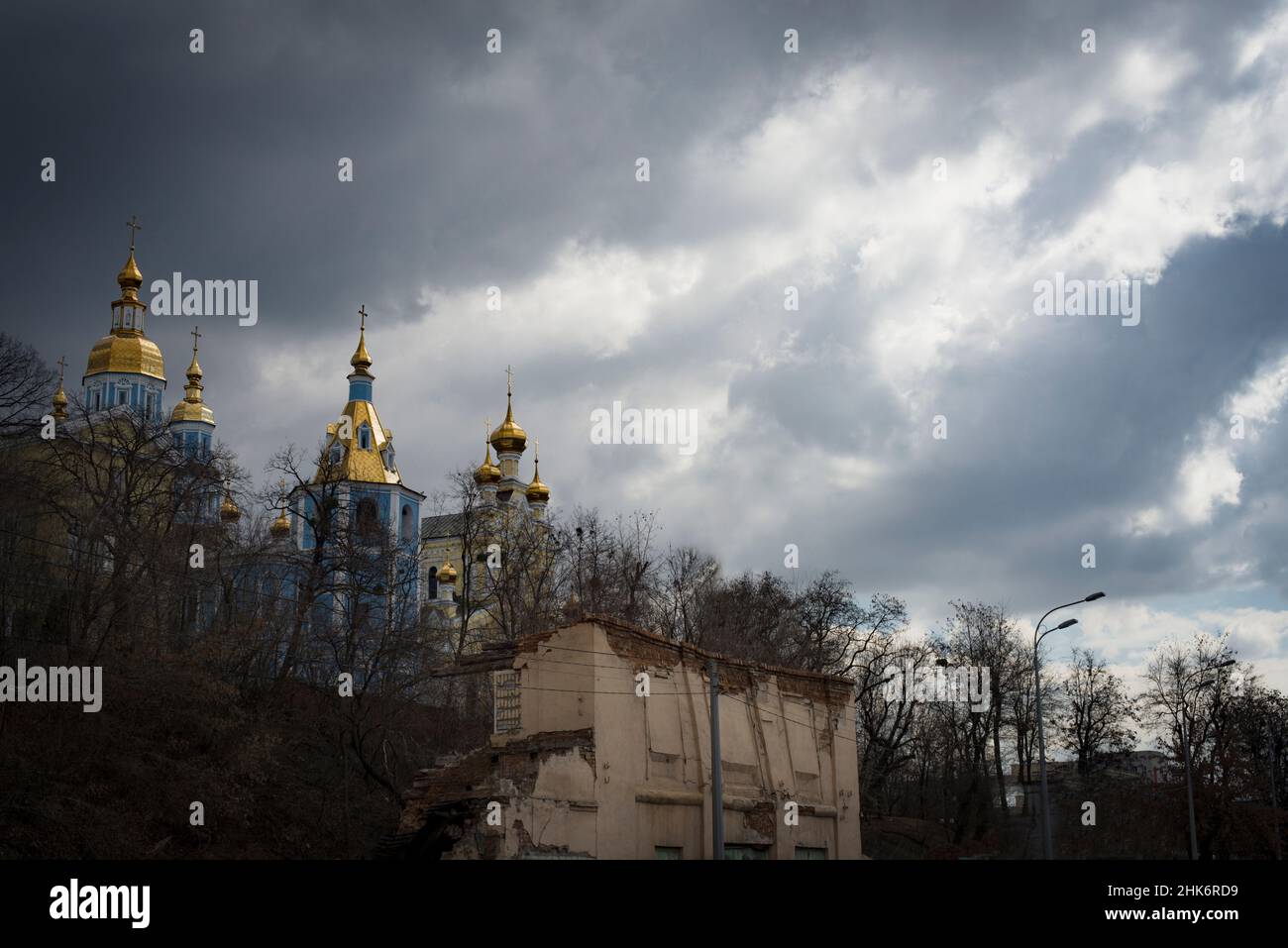 Kharkiv, la vista della Chiesa di Pokrovsky (copertura della Vergine Maria), l'edificio più antico di Kharkiv Foto Stock