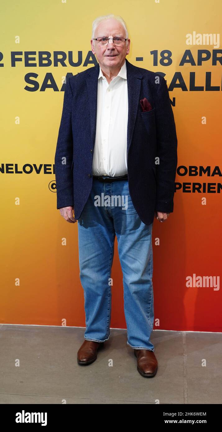 Pete Waterman arriva per la prima mondiale della Bob Marley One Love Experience alla Saatchi Gallery di Londra. Data foto: Mercoledì 2 febbraio 2022. Foto Stock