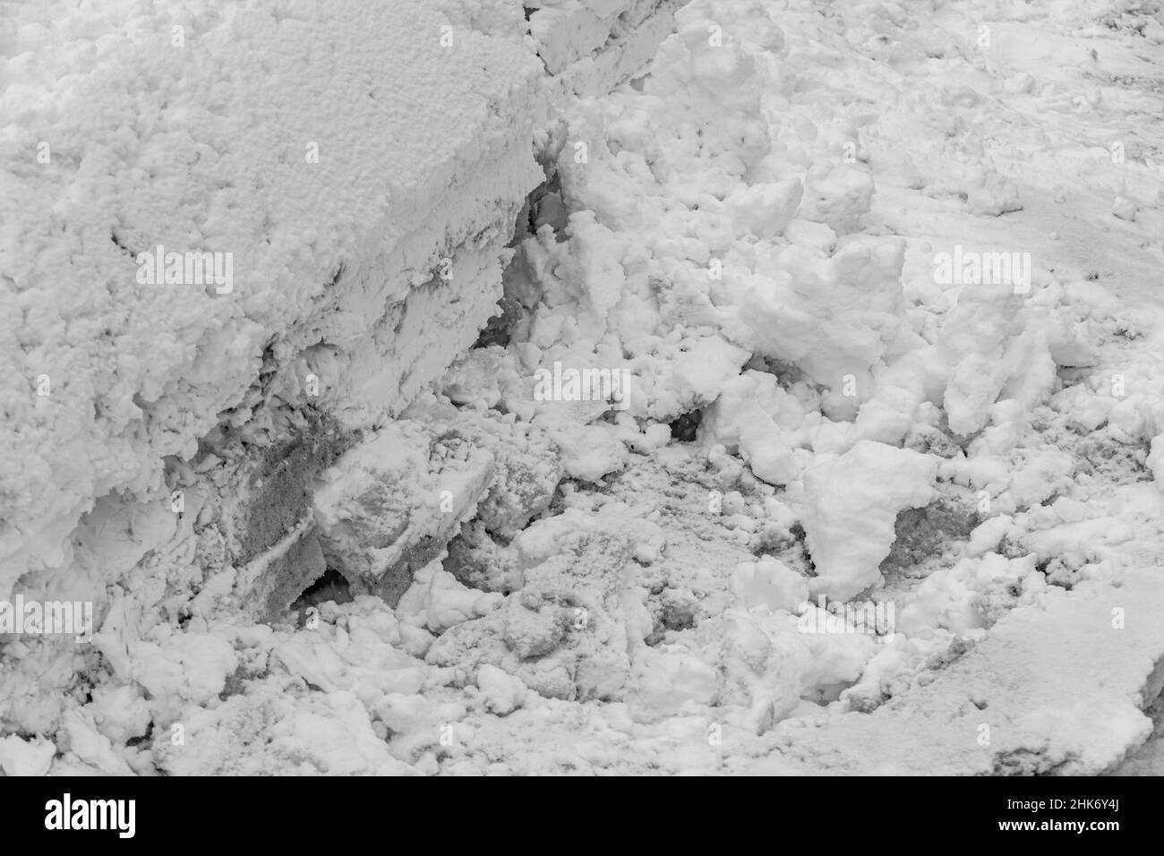 Cumuli di neve non rimossa. Foto Stock