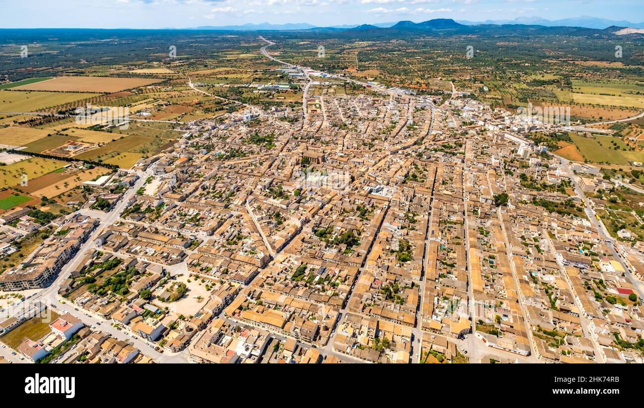 Veduta aerea, veduta della città con chiesa cattolica Església de Sant Julià, Campos, Europa, Isole Baleari, Spagna, Luogo di culto, ES, comunità religiosa Foto Stock