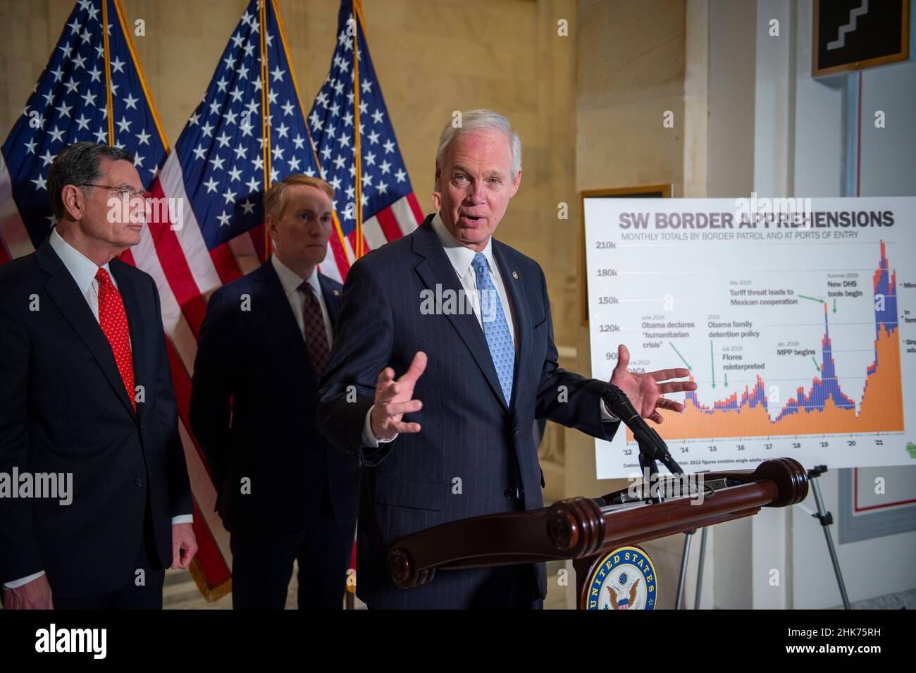 Washington, Stati Uniti d'America. 02nd Feb 2022. Il senatore degli Stati Uniti Ron Johnson (repubblicano del Wisconsin) offre osservazioni durante una conferenza stampa sulle politiche di confine tra Stati Uniti e Messico dell'amministrazione Biden, nell'edificio Russell Senate Office di Washington, DC, mercoledì 2 febbraio 2022. Credit: Rod Lammey/CNP/Sipa USA Credit: Sipa USA/Alamy Live News Foto Stock