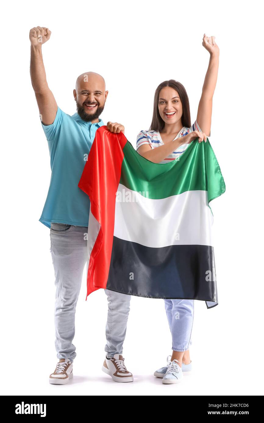 Coppia con la bandiera nazionale degli Emirati Arabi Uniti su sfondo bianco Foto Stock