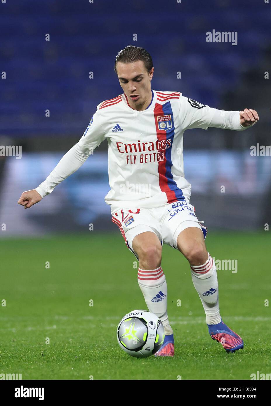 Lione, Francia, 1st febbraio 2022. Maxence Caqueret di Lione durante la partita Uber eats Ligue 1 al Groupama Stadium di Lione. Il credito d'immagine dovrebbe essere: Jonathan Moscrop / Sportimage Foto Stock