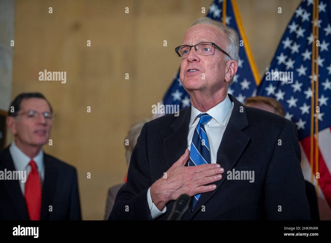 Il senatore degli Stati Uniti Jerry Moran (repubblicano del Kansas) offre osservazioni durante una conferenza stampa sulle politiche di confine tra Stati Uniti e Messico dell’amministrazione Biden, nell’edificio del Senato Russell a Washington, DC, USA, mercoledì 2 febbraio, 2022. Foto di Rod Lammey/CNP/ABACAPRESS.COM Foto Stock