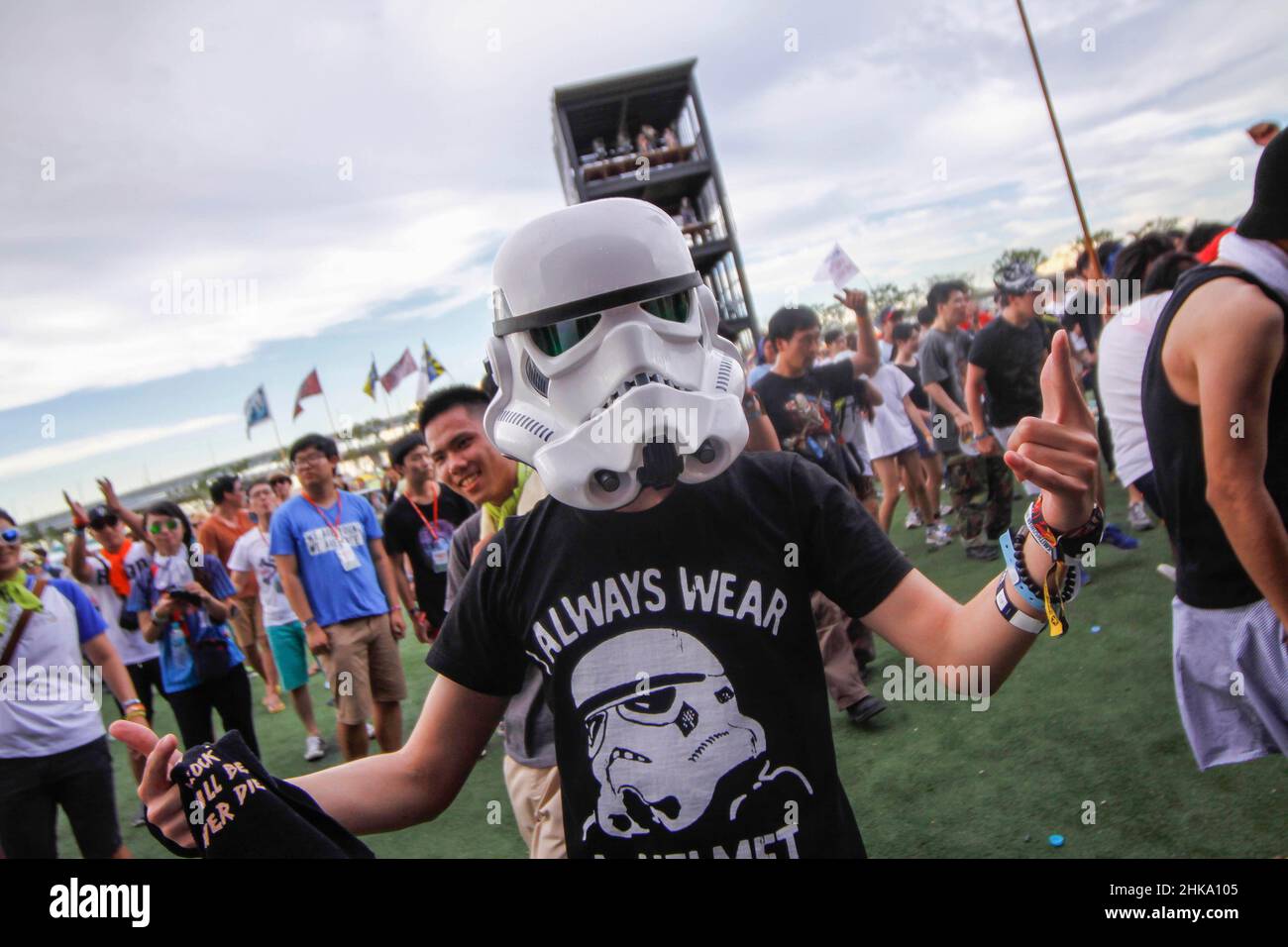 I fan hanno indossato Star Wars maschera e godersi la musica rock con lo slam durante un Pentaport Rock Festival al Songdo, vicino a IFEZ a Incheon. Festival tenuto 1 to3th agosto tre giorni programma ogni anno. Foto Stock