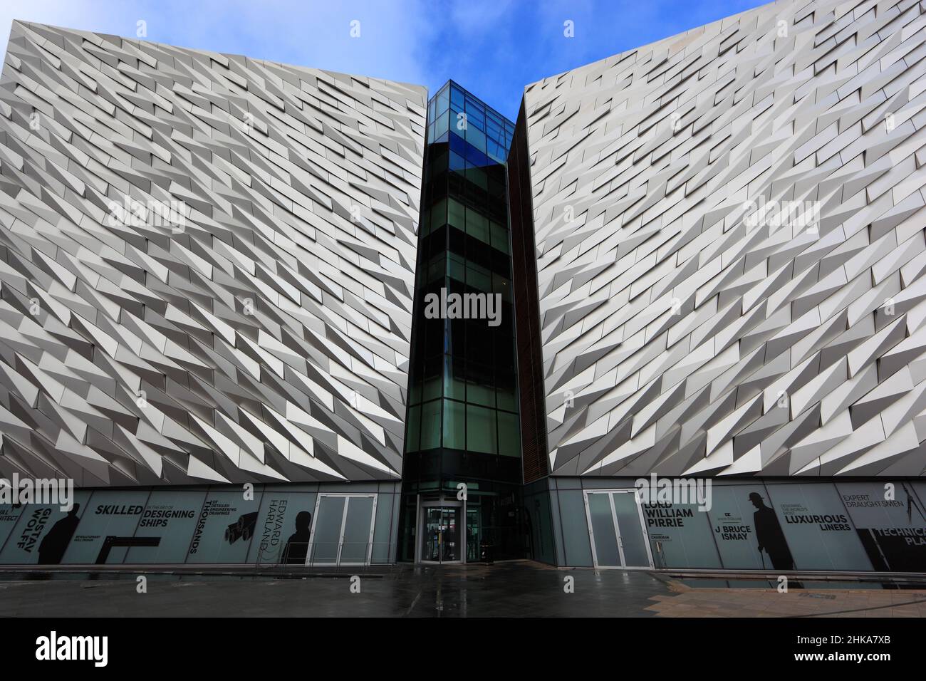 Titanic Museum a Belfast, Nordirland, Die Titanic Belfast ist eine Besucherattraktion, die 2012 eröffnet wurde und ein Denkmal für das Maritime Erbe Foto Stock