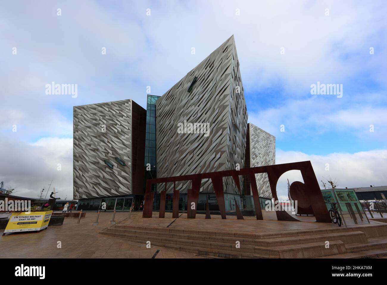 Titanic Museum a Belfast, Nordirland, Die Titanic Belfast ist eine Besucherattraktion, die 2012 eröffnet wurde und ein Denkmal für das Maritime Erbe Foto Stock