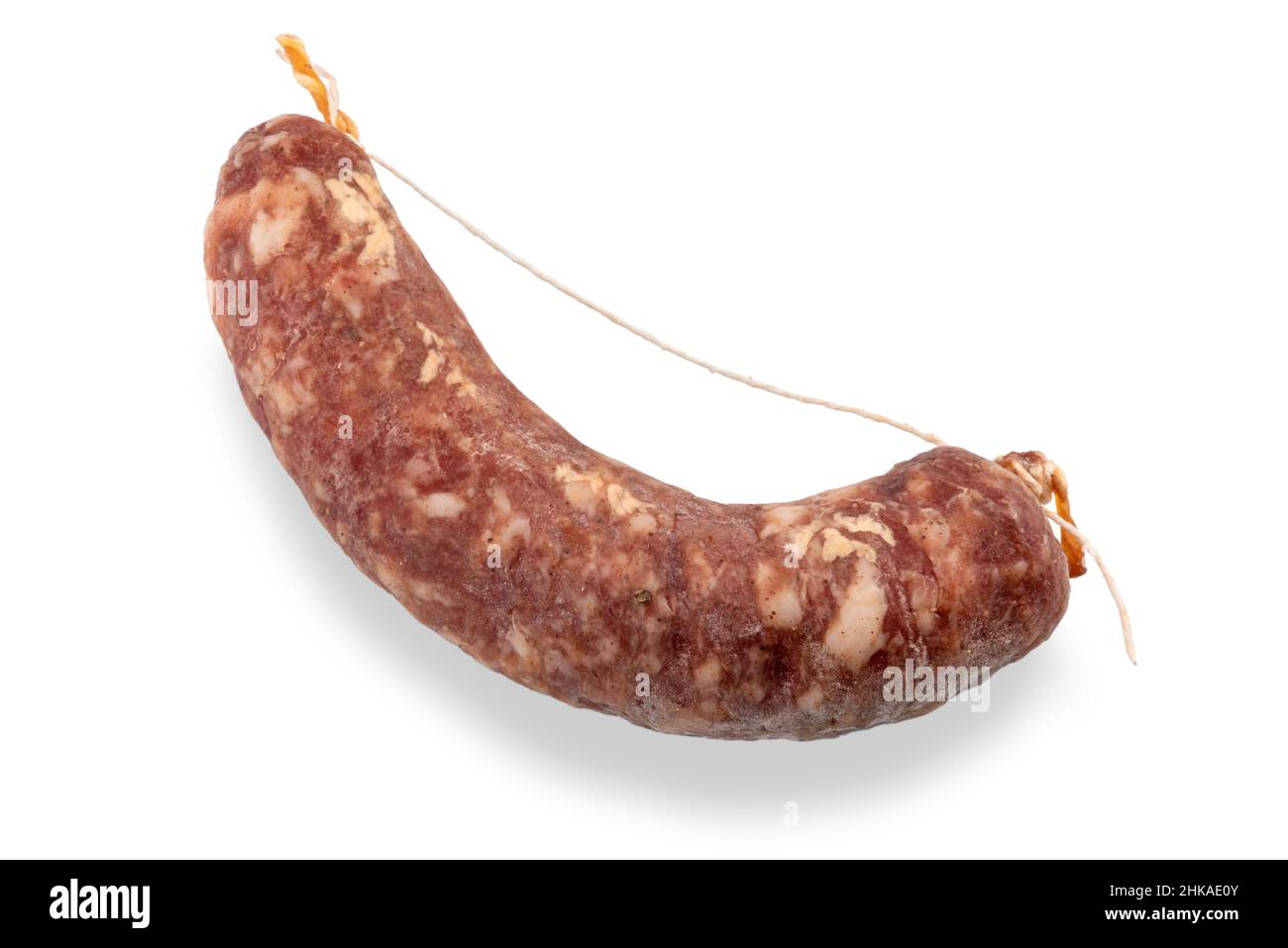Piccolo salame italiano tipico piemontese, isolato su sfondo bianco, sentiero di taglio Foto Stock