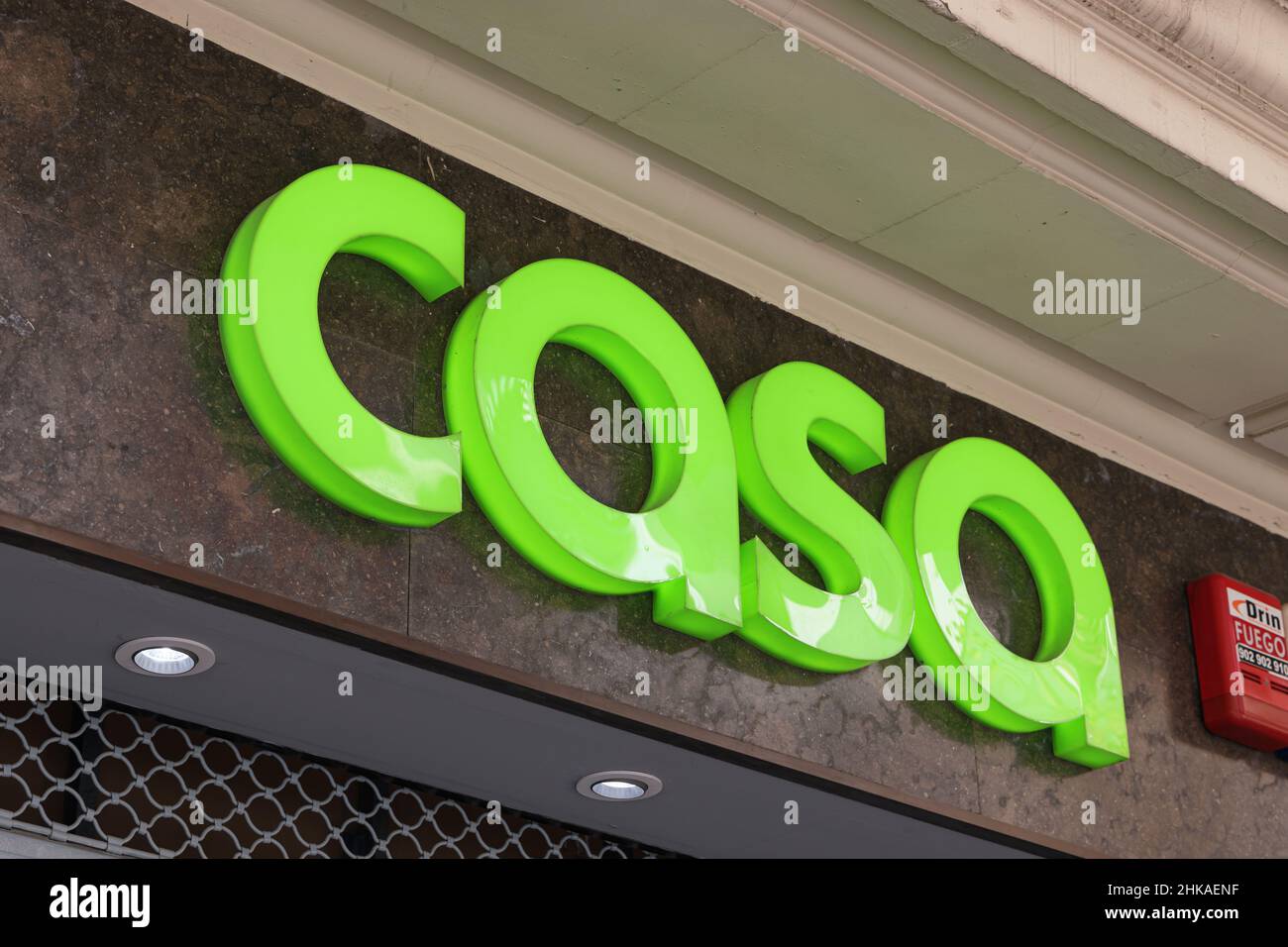 VALENCIA, SPAGNA - 02 FEBBRAIO 2022: Casa è un marchio belga di negozi di arredamento e decorazione Foto Stock