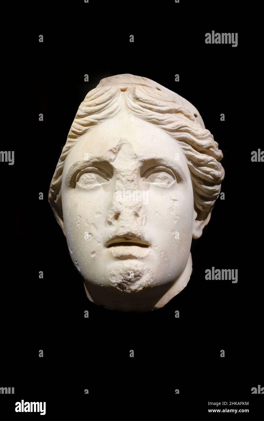 Testa di marmo del Dio del Sole Greco Helios. 1st secolo CE da COS Island (Grecia). Museo Archeologico di Istanbul. Foto Stock