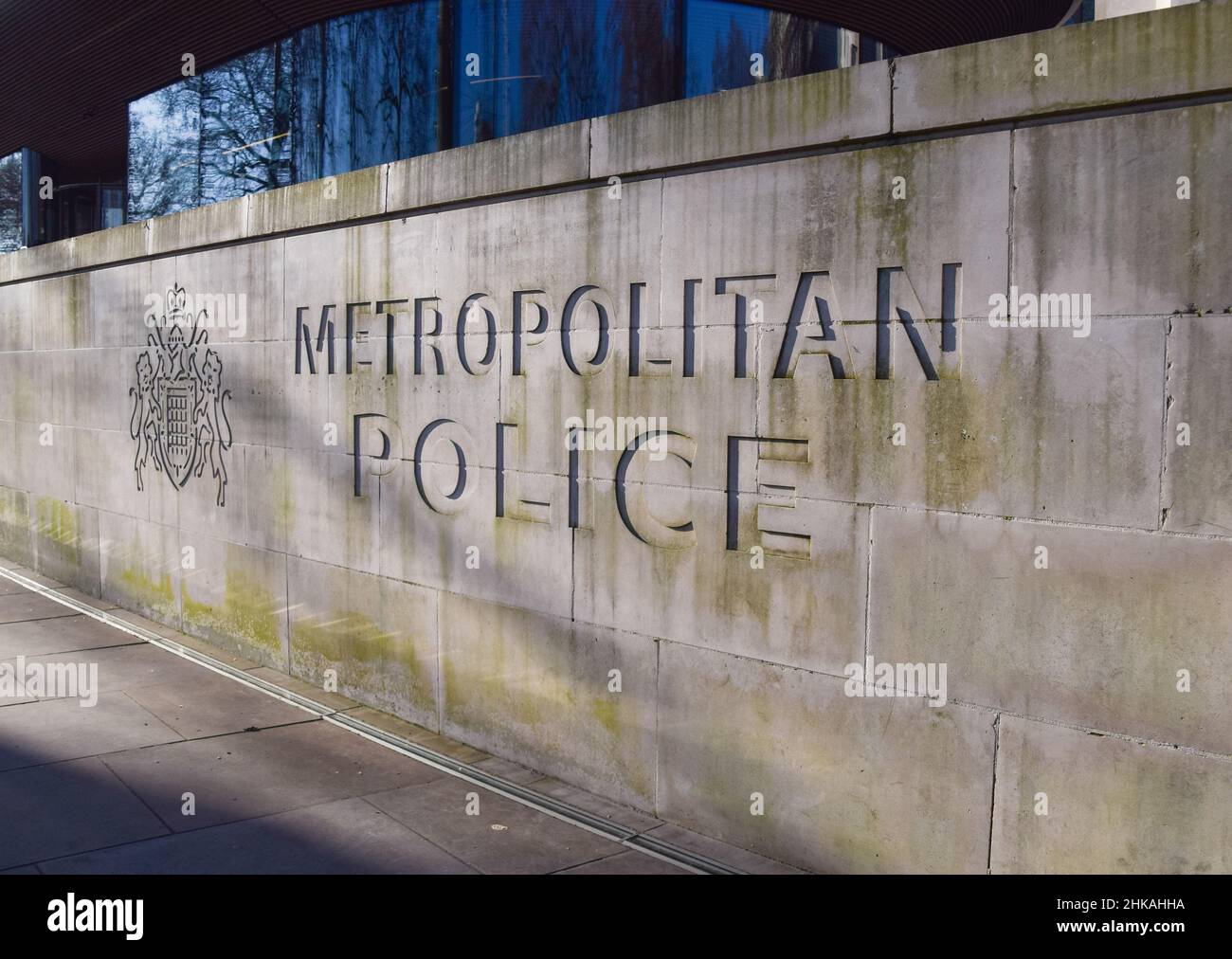 Londra, Regno Unito. 14th Jan 2022. Cartello Metropolitan Police fuori dall'edificio New Scotland Yard. Foto Stock