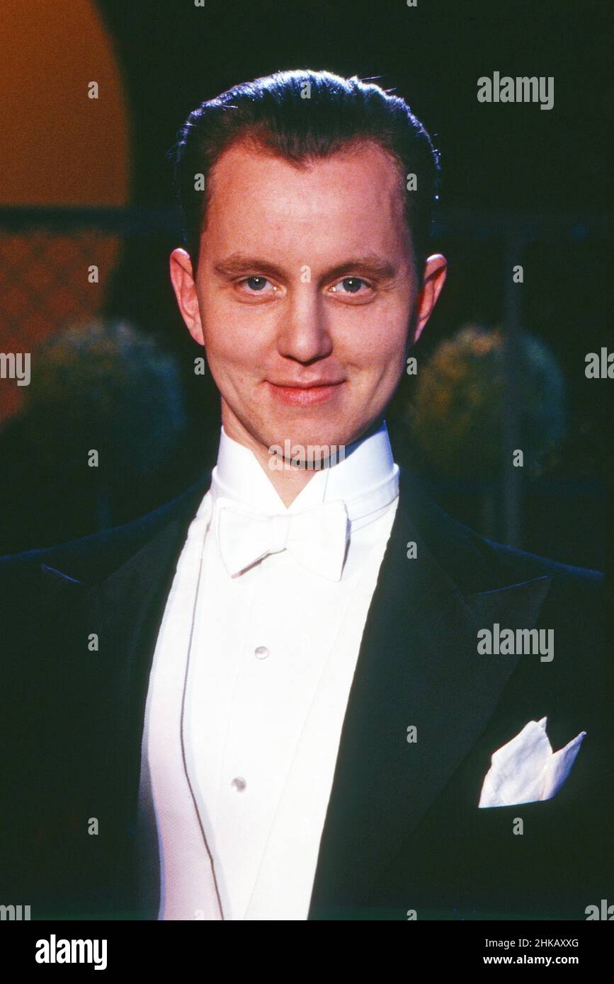 Max Raabe, deutscher Sänger, bei der IFA Eröffnungsgala 'Hoppla Berlin', Deutschland 1993. Foto Stock