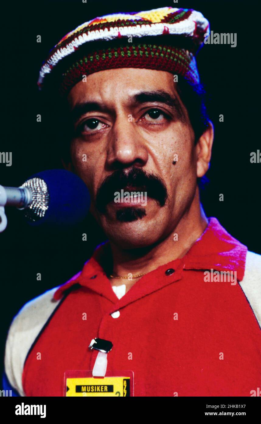 Jazz Fest Berlin, Philharmonie, 1986, ospite speciale: Milton Cardona, Latin Jazz und Salsa Perkussionist aus Puerto Rico. Jazz Fest Berlin, Philharmonie, 1986, ospite speciale: Milton Cardona, Latin Jazz e Salsa percussionista di Porto Rico. Foto Stock