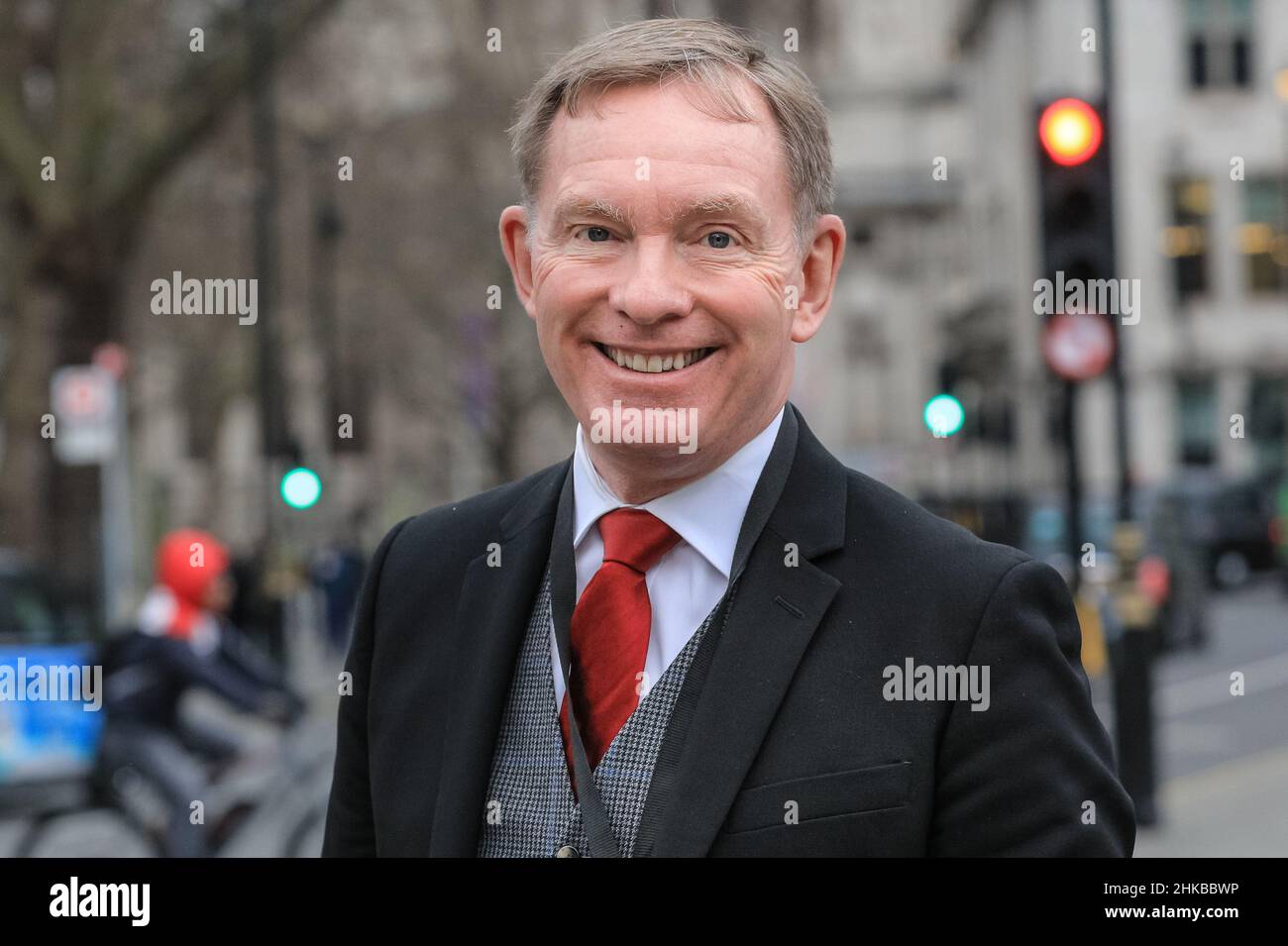 Westminster, Londra, Regno Unito. 03rd Feb 2022. Chris Bryant, MP, laburista. Dopo gli annunci del Cancelliere Rishi Sunaks alla Camera dei Comuni, parlamentari e politici sono visti lasciare il Parlamento oggi. Credit: Imagplotter/Alamy Live News Foto Stock