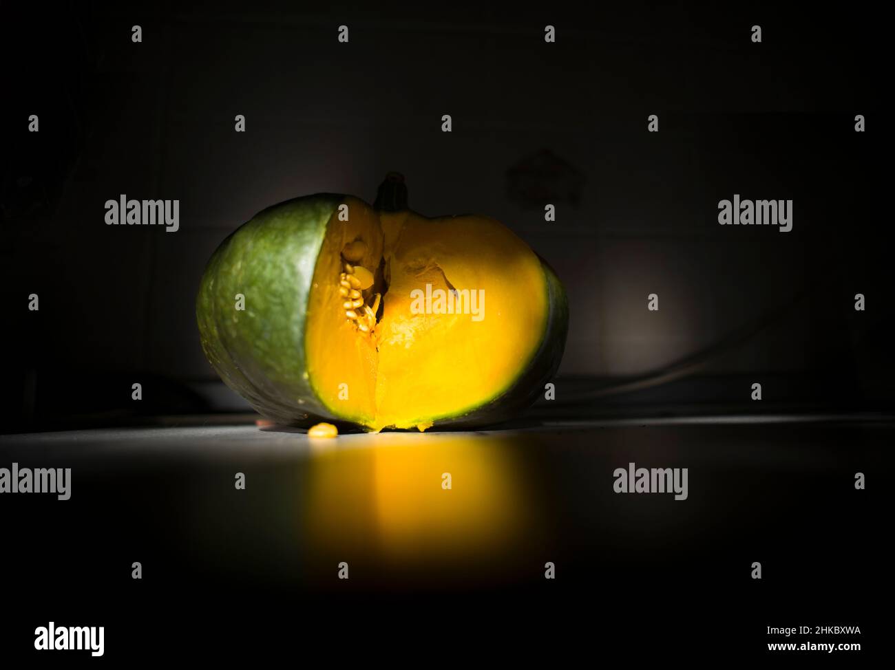 Una sezione trasversale di squash maturo Foto Stock