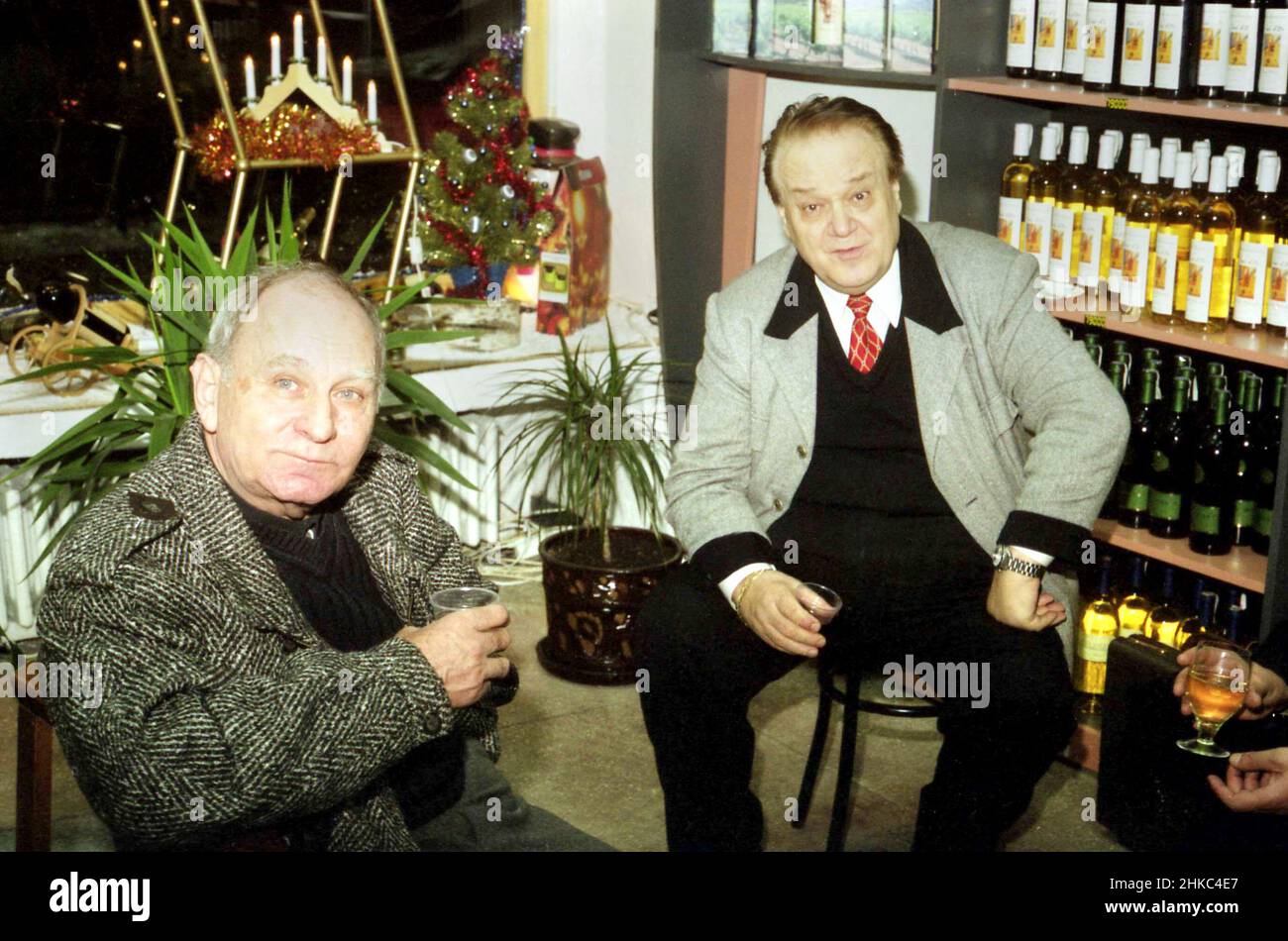 Bucarest, Romania, 1993. Fotografo Vasile Blenda (a sinistra) e giornalista Aristide Buhoiu. Foto Stock