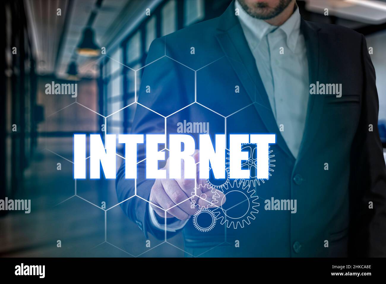 Businessman mano toccare INTERNET point, connessione di rete Foto Stock