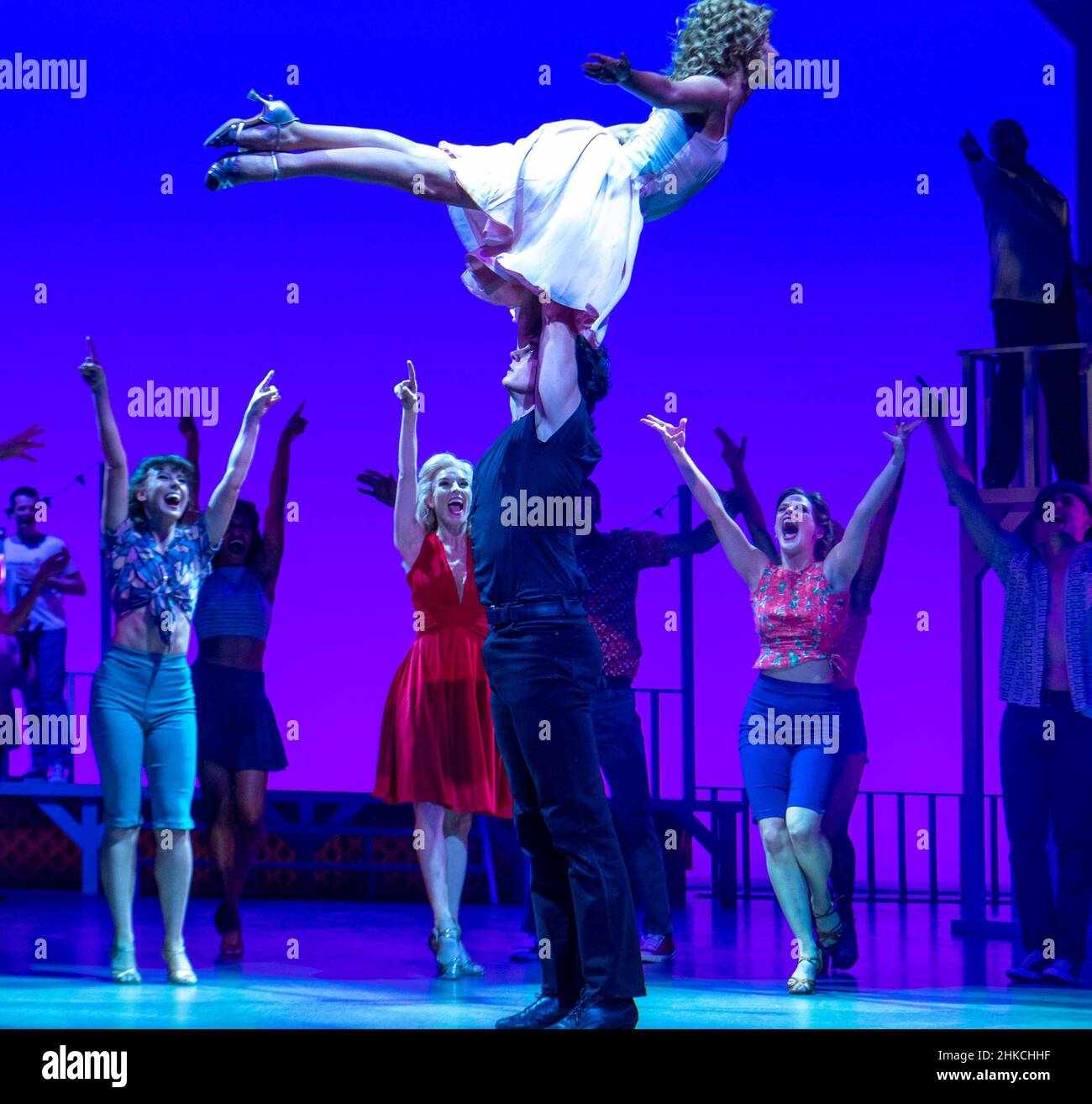 Londra, Regno Unito. 3rd Feb 2022. Photocall Dirty Dancing - la storia classica sul palco al Dominion Theatre di Londra ha raffigurato 'Baby' Kira Malou e 'Johnny' Michael o'Reilly Credit: Ian Davidson/Alamy Live News Foto Stock