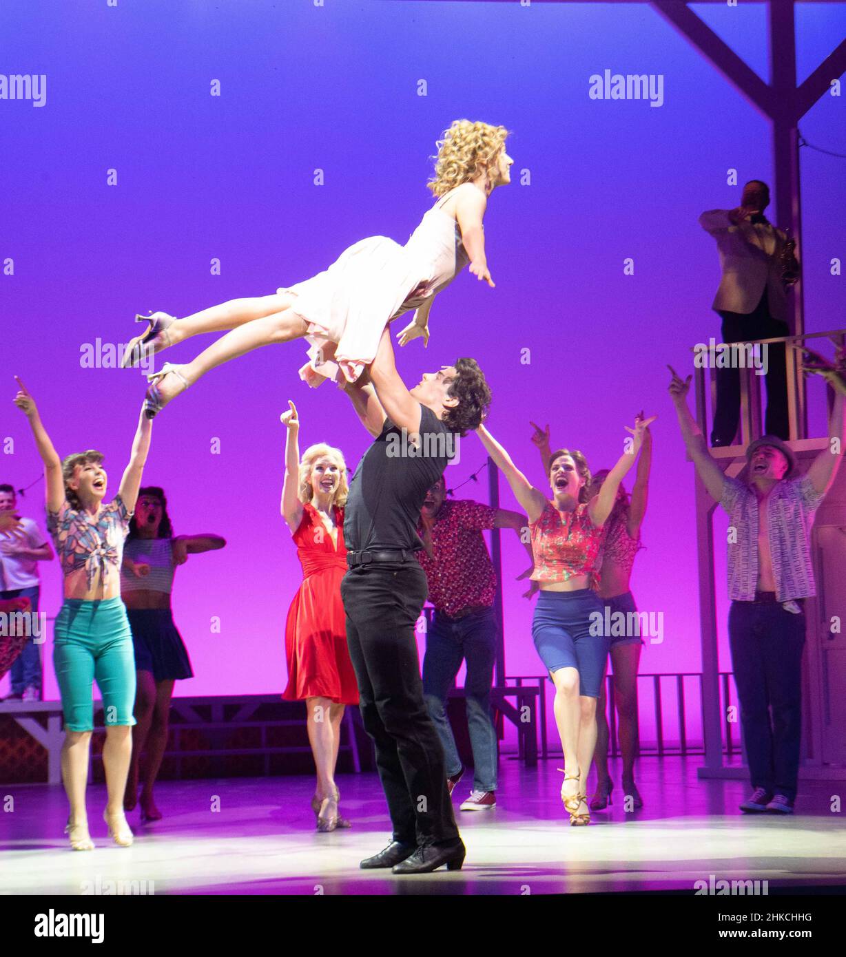Londra, Regno Unito. 3rd Feb 2022. Photocall Dirty Dancing - la storia classica sul palco al Dominion Theatre di Londra ha raffigurato 'Baby' Kira Malou e 'Johnny' Michael o'Reilly Credit: Ian Davidson/Alamy Live News Foto Stock