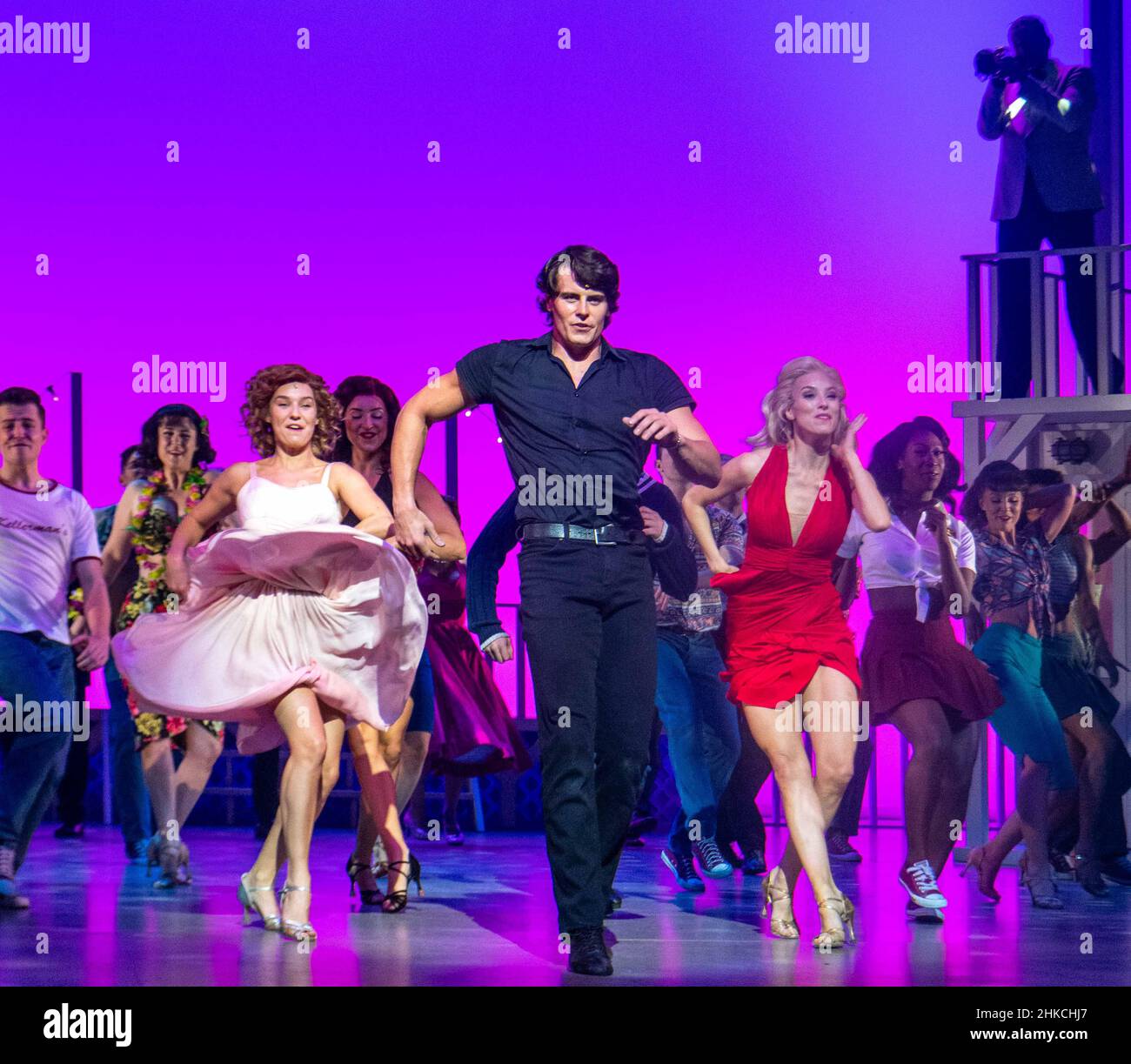 Londra, Regno Unito. 3rd Feb 2022. Photocall Dirty Dancing - la storia classica sul palco al Dominion Theatre di Londra, nella foto 'Baby' Kira Malou e 'Johnny' Michael o'Reilly Credit: Ian Davidson/Alamy Live News Foto Stock