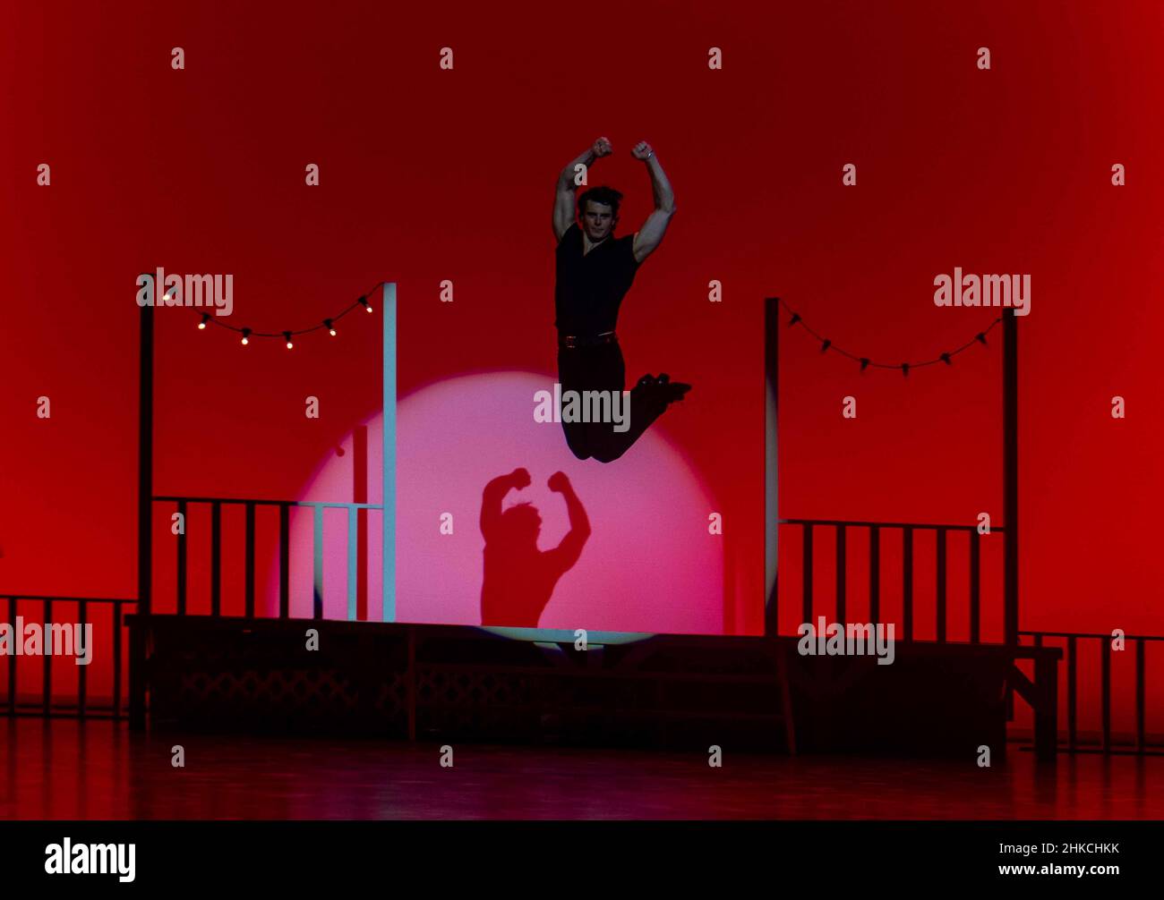 Londra, Regno Unito. 3rd Feb 2022. Photocall Dirty Dancing - la storia classica sul palco al Dominion Theatre di Londra ha raffigurato 'Johnny' Michael o'Reilly Credit: Ian Davidson/Alamy Live News Foto Stock