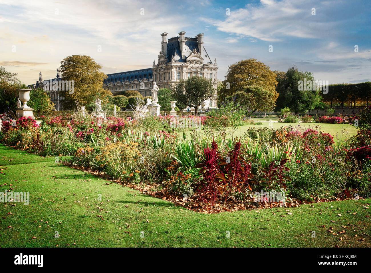 Il Jardins des Tuileries (giardini) è un meraviglioso approccio al Museo Louvre di Parigi. Foto Stock