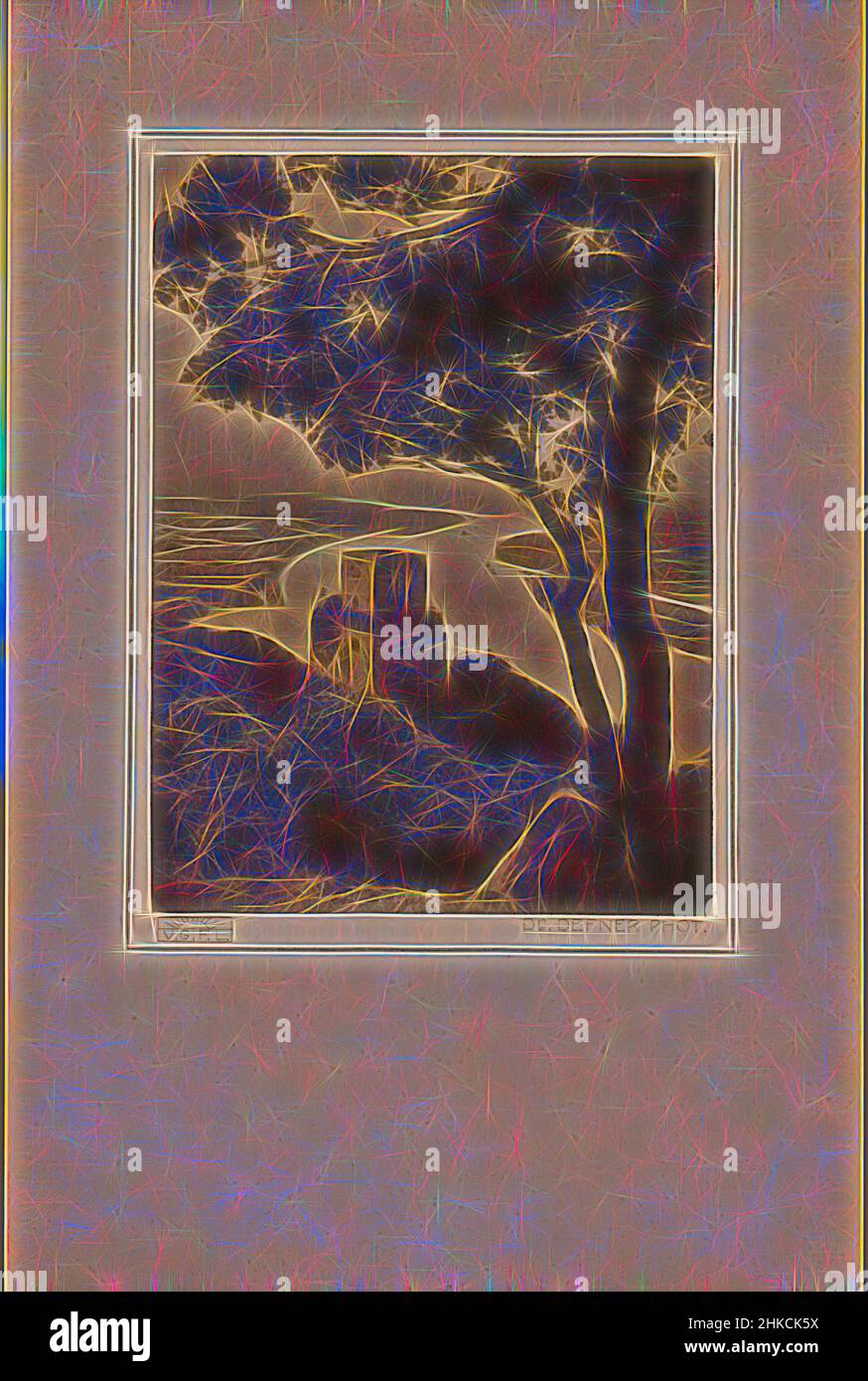 Ispirato da Castello con un fiume sullo sfondo, Germania [?], Adalbert Defner, editore: Verlagsgesellschaft für Lichtbildkunst (V.G.F.L.), Maagdenburg, c.. 1913 - c. 1940, carta, altezza 82 mm, larghezza 59 mm, altezza 140 mm, larghezza 92 mm, Reimagined by Artotop. L'arte classica reinventata con un tocco moderno. Design di calda e allegra luminosità e di raggi di luce. La fotografia si ispira al surrealismo e al futurismo, abbracciando l'energia dinamica della tecnologia moderna, del movimento, della velocità e rivoluzionando la cultura Foto Stock