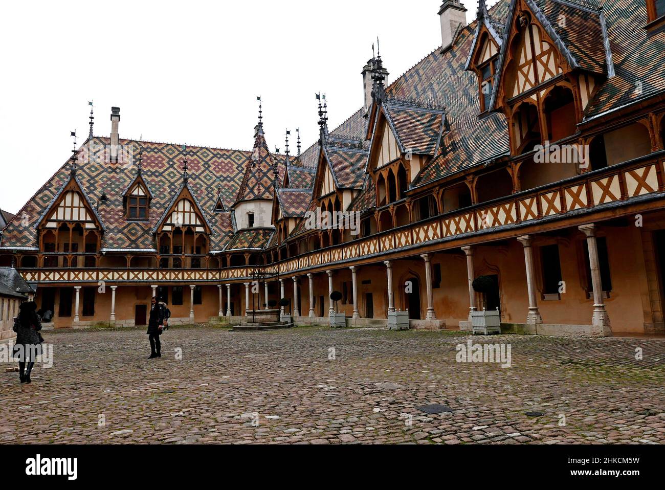 Il cortile, Hotel-Dieu des Hospices Civils de Beaune, Cote-d'Or, Bourgogne-France-Comte, Borgogna, Francia, Europa Foto Stock