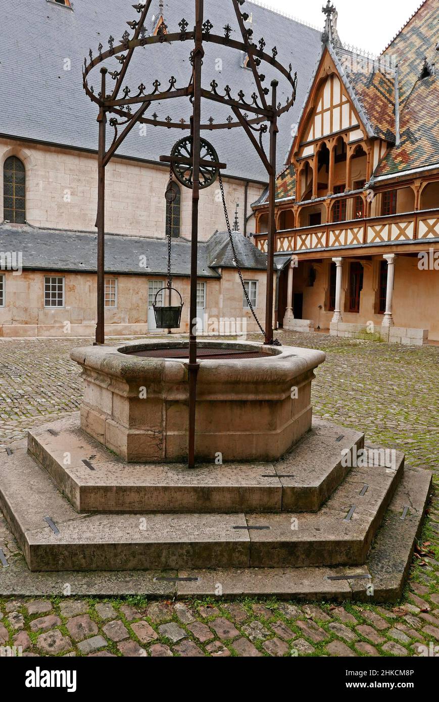 Il cortile, Hotel-Dieu des Hospices Civils de Beaune, Cote-d'Or, Bourgogne-France-Comte, Borgogna, Francia, Europa Foto Stock