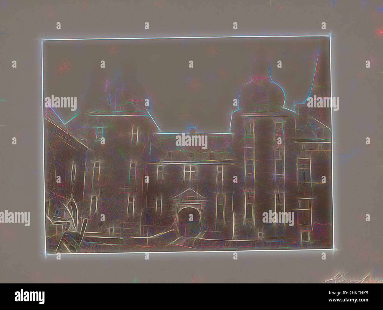 Ispirato dalla Frontage del Castello Hoensbroek, Hoensbroek, 1903, stampa albume, altezza 171 mm x larghezza 230 mm, reinventato da Artotop. L'arte classica reinventata con un tocco moderno. Design di calda e allegra luminosità e di raggi di luce. La fotografia si ispira al surrealismo e al futurismo, abbracciando l'energia dinamica della tecnologia moderna, del movimento, della velocità e rivoluzionando la cultura Foto Stock