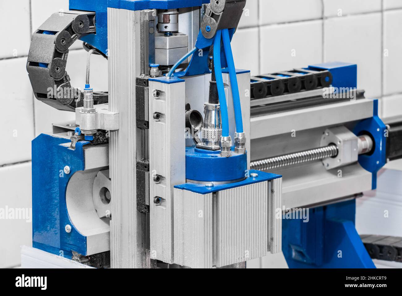 Macchina fresatrice e attrezzature per la lavorazione dei metalli e delle acciaierie in un impianto industriale. Foto Stock