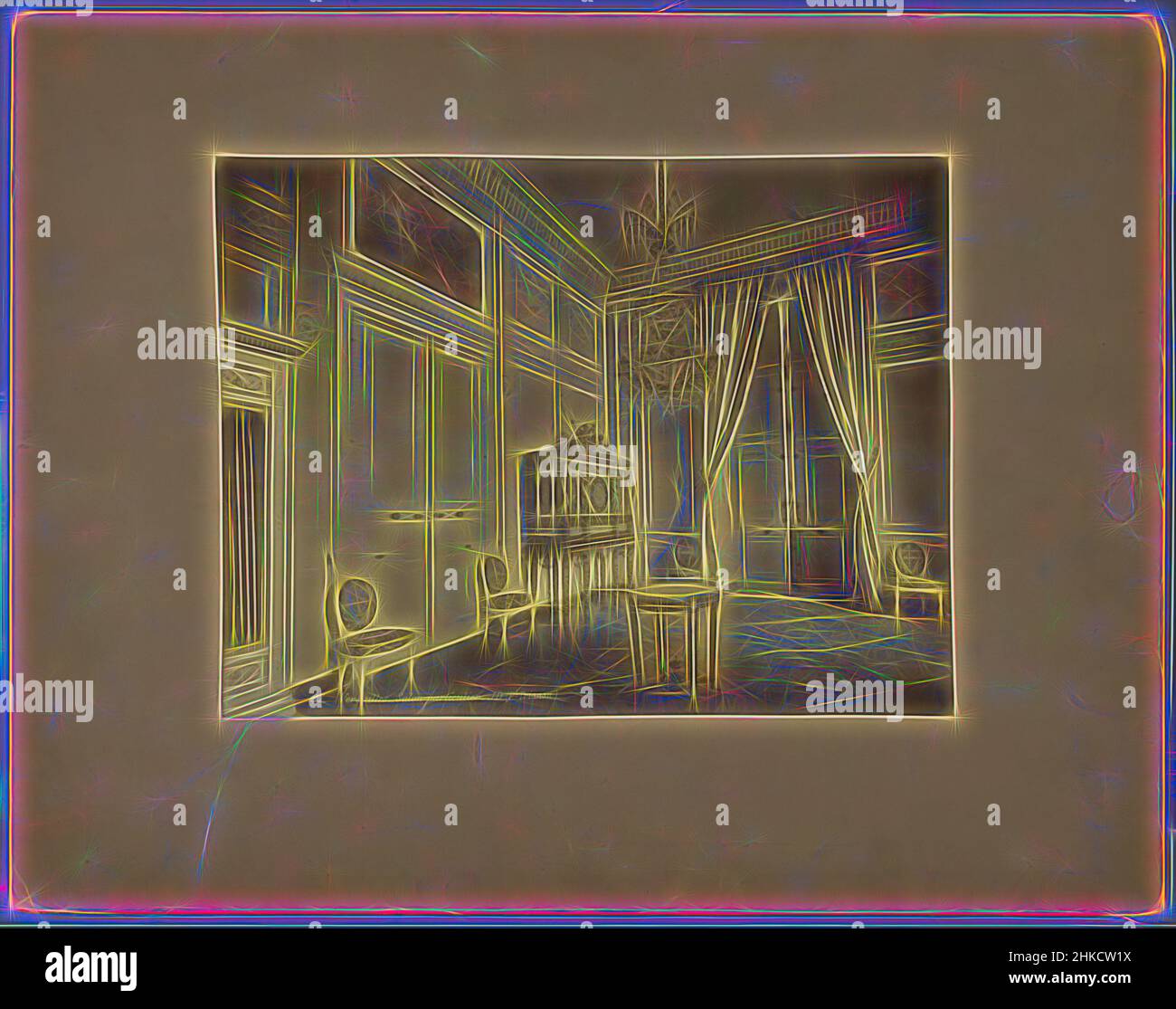 Ispirato da Sala con specchi nella Reggia di Versailles, Versailles - Salon des Glaces, JD, Kasteel van Versailles, c.. 1875 - c. 1900, stampa albume, altezza 220 mm x larghezza 288 mm, reinventata da Artotop. L'arte classica reinventata con un tocco moderno. Design di calda e allegra luminosità e di raggi di luce. La fotografia si ispira al surrealismo e al futurismo, abbracciando l'energia dinamica della tecnologia moderna, del movimento, della velocità e rivoluzionando la cultura Foto Stock