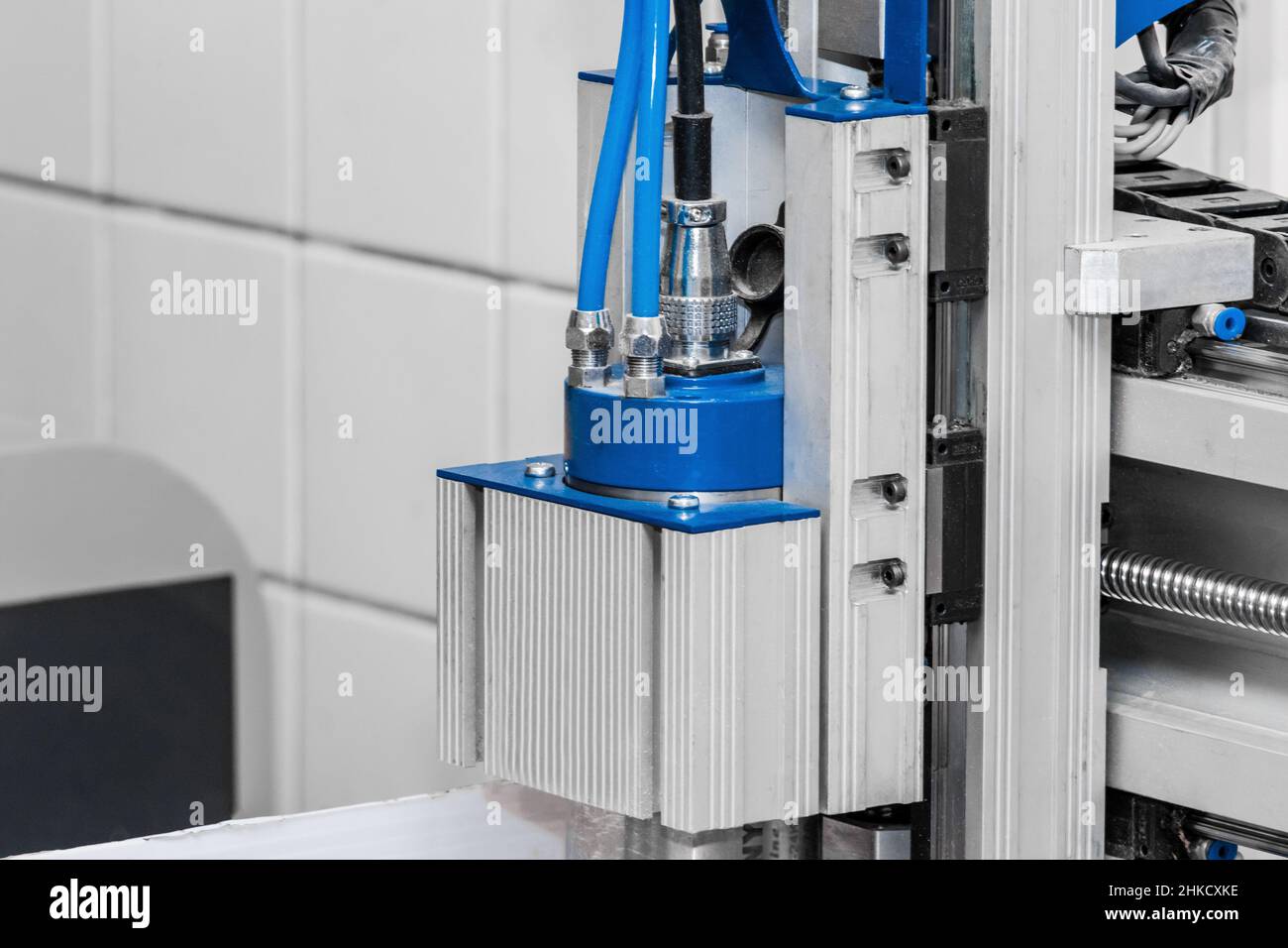 Macchina fresatrice e attrezzature per la lavorazione dei metalli e delle acciaierie in un impianto industriale. Foto Stock