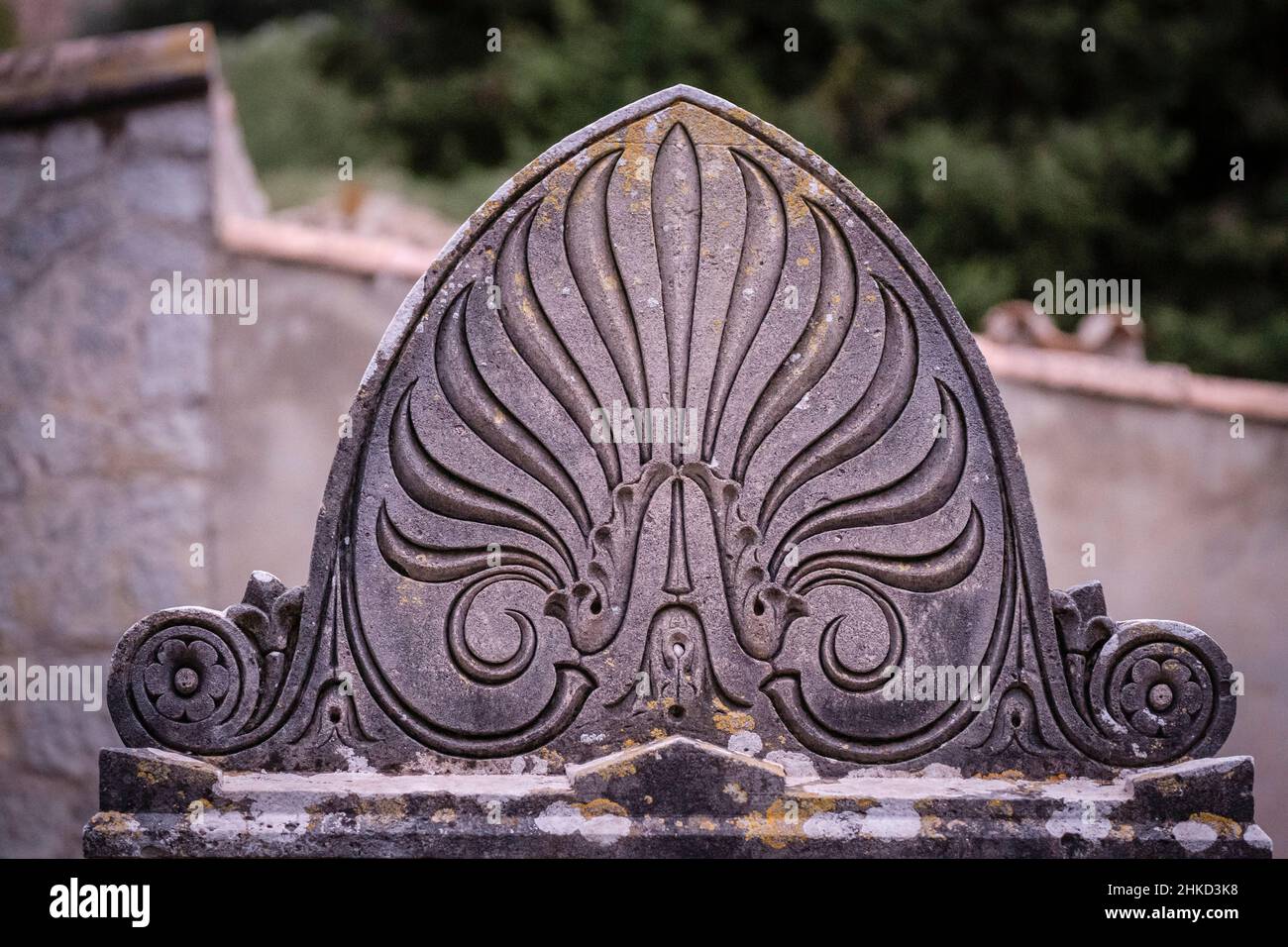 Lettera alfa decorata, simbolo dell'inizio, cimitero di Valldemossa, Maiorca, Isole Baleari, Spagna Foto Stock