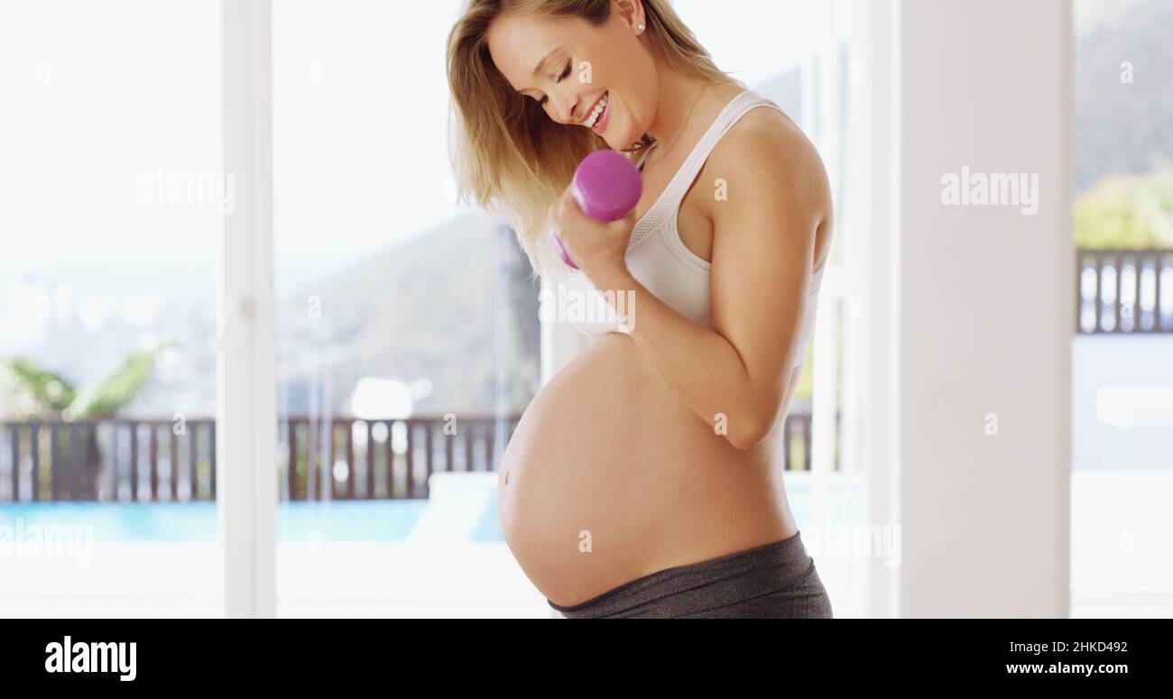 Il suo bambino avrà bisogno di una mummia forte Foto Stock
