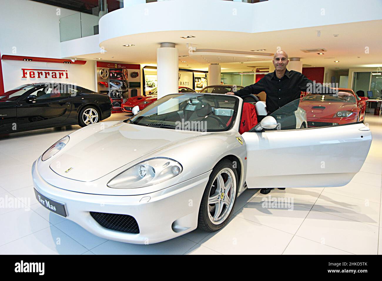 ISTANBUL, TURCHIA - OTTOBRE 17: Autore canadese, relatore ed esperto di leadership Robin Sharma il 17 ottobre 2006 a Istanbul, Turchia. È l'autore dei Best seller, il Monk che ha venduto la sua Ferrari. Foto Stock