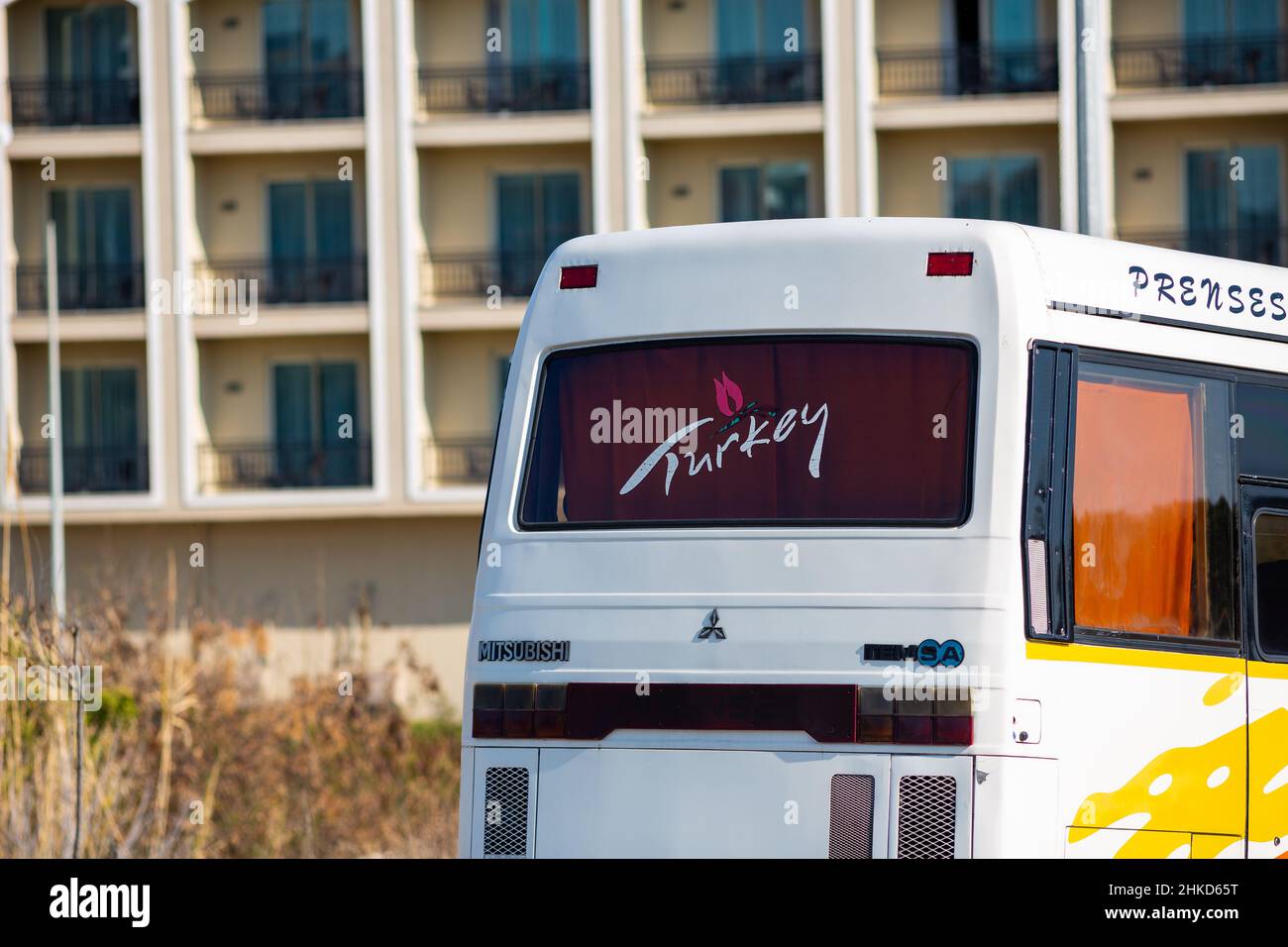 Antalya, Turchia - 18 gennaio 2020: Autobus turco su una strada ad Antalya Foto Stock