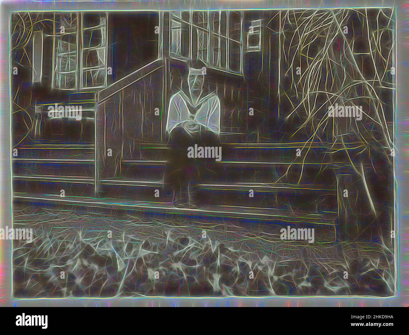 Ispirato da Ritratto di Irene con seduta su scale, Germania, 1920 - 1930, carta baryta, gelatina stampa argento, Altezza 90 mm x larghezza 120 mm, reinventata da Artotop. L'arte classica reinventata con un tocco moderno. Design di calda e allegra luminosità e di raggi di luce. La fotografia si ispira al surrealismo e al futurismo, abbracciando l'energia dinamica della tecnologia moderna, del movimento, della velocità e rivoluzionando la cultura Foto Stock