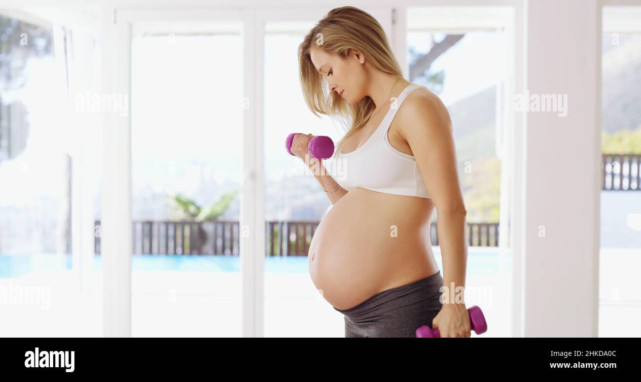 Mantenere la sua forza per il bambino Foto Stock