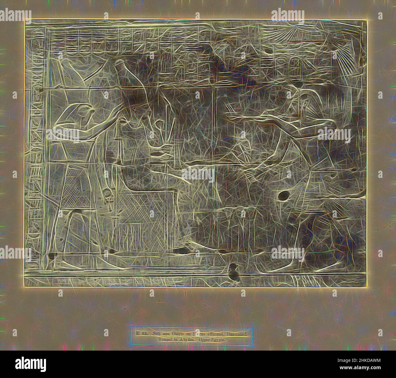 Ispirato da Tableau con Osiride e Horus composto da diverse parti.e 63. SETI offre a Osiride e Horus, bassorilievo. Tempio ad Abydos. Egitto superiore., Egitto 729 Abydos; Temple de Seti i 2me salle Bas-Relief, la fotografia fa parte della serie di fotografie dall'Egitto raccolte da Richard Polak, reinventato da Artotop. L'arte classica reinventata con un tocco moderno. Design di calda e allegra luminosità e di raggi di luce. La fotografia si ispira al surrealismo e al futurismo, abbracciando l'energia dinamica della tecnologia moderna, del movimento, della velocità e rivoluzionando la cultura Foto Stock