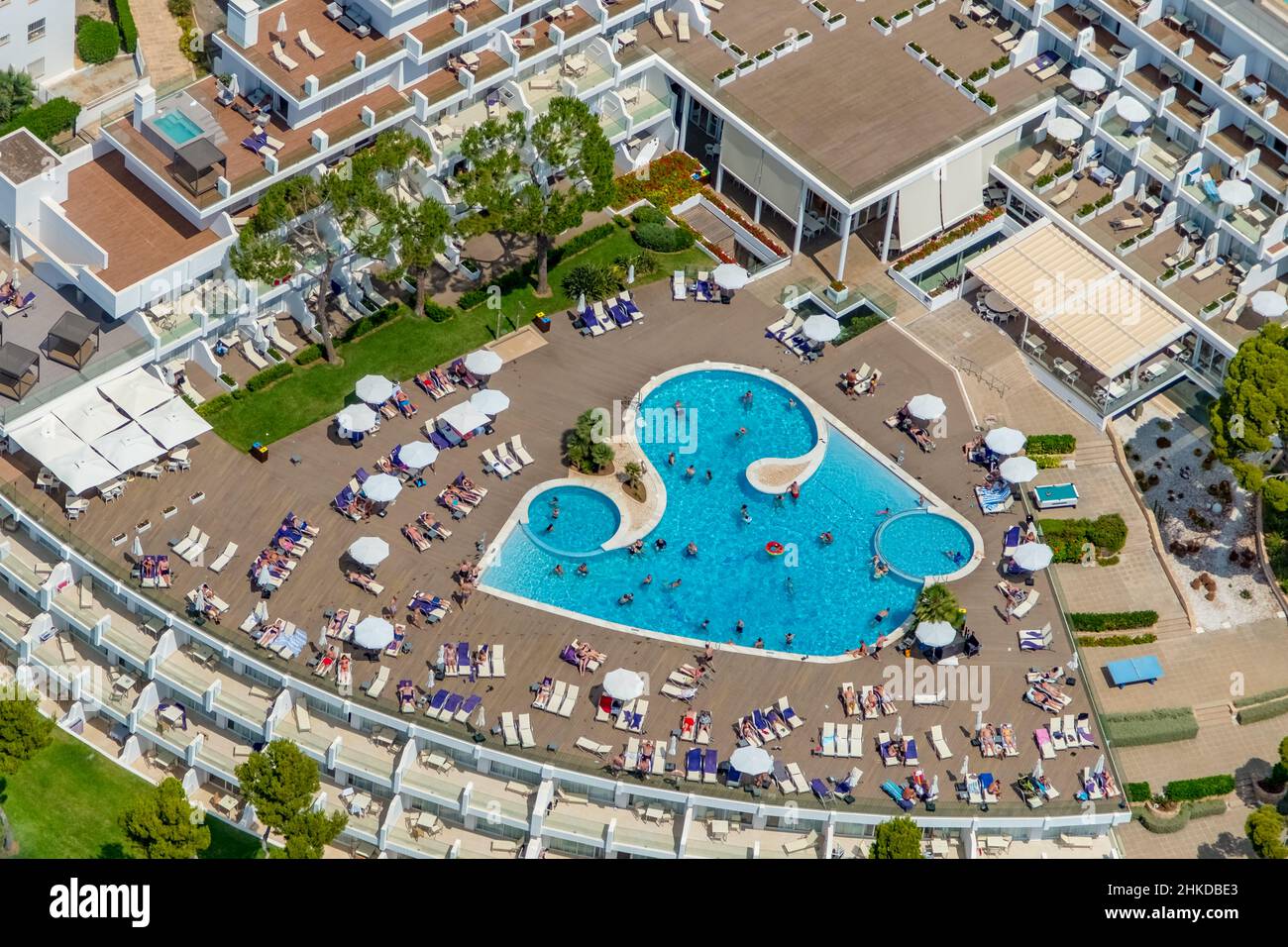Vista aerea, piscina sul tetto Aparthotel Ponent Mar, Palmanova, Calvià, Mallorca, Isole Baleari, Spagna, bagnanti, località balneare, ES, Europ Foto Stock