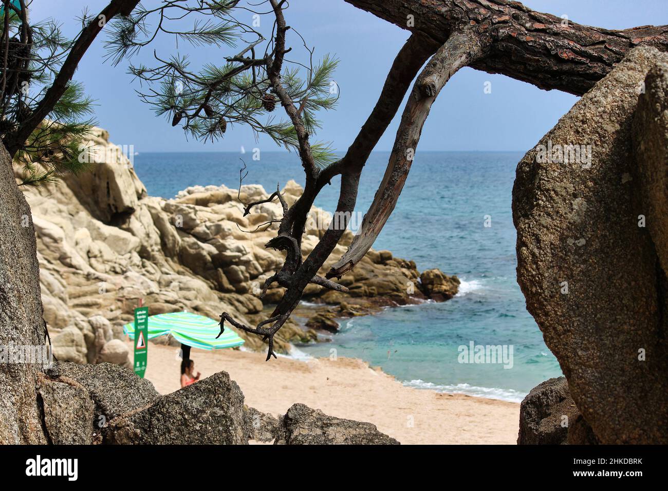 La bella città di Platja d'Aro (Girona) una delle località turistiche più popolari nel cuore della Costa Brava, Spagna Foto Stock