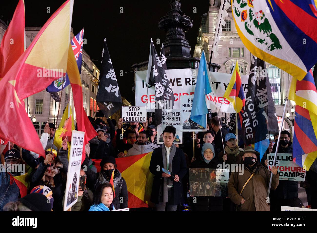 Londra, Regno Unito. 3rd Febbraio, 2022. Cerimonia di apertura olimpica alternativa da parte di tibetani, uiguri, hongkongs e Tigrayans per protestare contro il Partito comunista cinese (CCP) e chiedere un boicottaggio dei Giochi olimpici di Pechino a Piccadilly Circus. Credit: Dan Pearson Credit: Joao Daniel Pereira/Alamy Live News Foto Stock