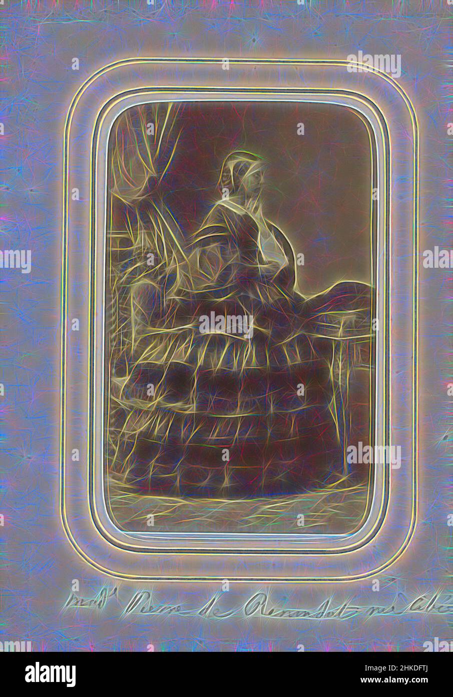 Ispirato da Ritratto di una donna in un abito lungo con mano sotto il mento, parte di Album fotografico con 24 cartes-de-visite di persone francesi., Disdéri & Co., Parigi, c.. 1860 - c. 1865, carta, stampa albume, altezza 99 mm x larghezza 61 mm, reinventata da Artotop. L'arte classica reinventata con un tocco moderno. Design di calda e allegra luminosità e di raggi di luce. La fotografia si ispira al surrealismo e al futurismo, abbracciando l'energia dinamica della tecnologia moderna, del movimento, della velocità e rivoluzionando la cultura Foto Stock