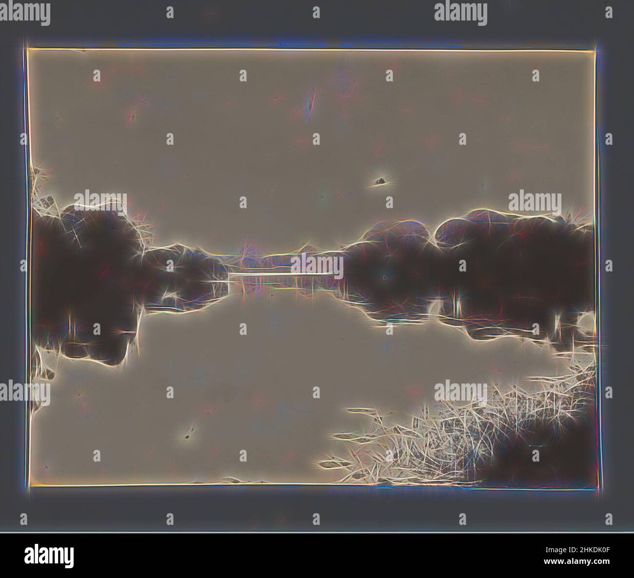 Ispirato dalla vista delle rive vegetate di un fiume, sud-est asiatico, Jan Adriani, sud-est asiatico, 1907, Stampa in argento gelatina, altezza 85 mm x larghezza 111 mm, Reimagined by Artotop. L'arte classica reinventata con un tocco moderno. Design di calda e allegra luminosità e di raggi di luce. La fotografia si ispira al surrealismo e al futurismo, abbracciando l'energia dinamica della tecnologia moderna, del movimento, della velocità e rivoluzionando la cultura Foto Stock