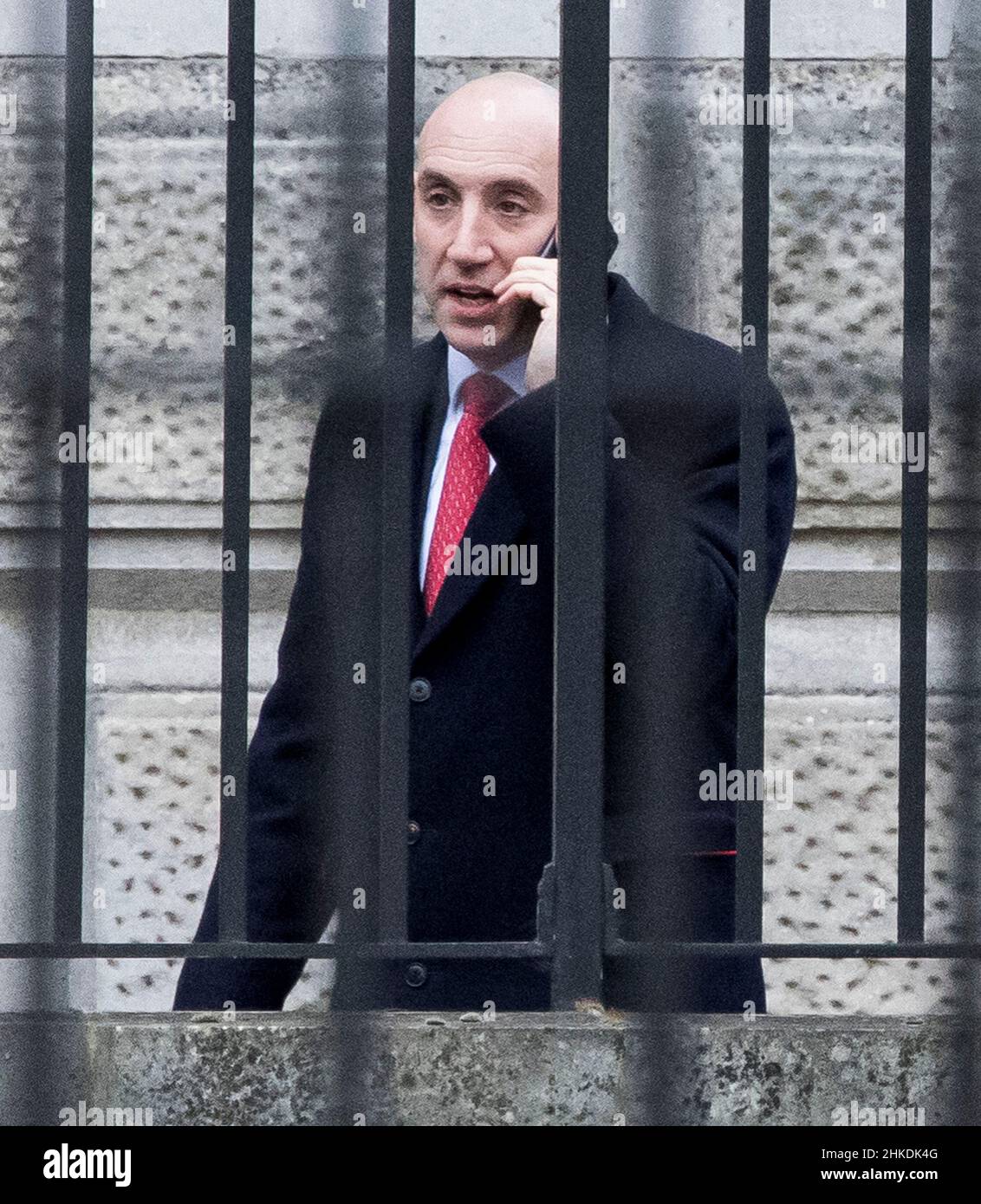 Londra, Regno Unito. 03rd Feb 2022. DAN ROSENFIELD No 10 capo dello staff è visto a Downing Street. PM Boris Johnson è stato accusato di una serie di violazioni delle regole di blocco, con alcuni parlamentari che chiedono le sue dimissioni. Photo credit: Ben Cawthra/Sipa USA **NO UK SALES** Credit: Sipa USA/Alamy Live News Foto Stock